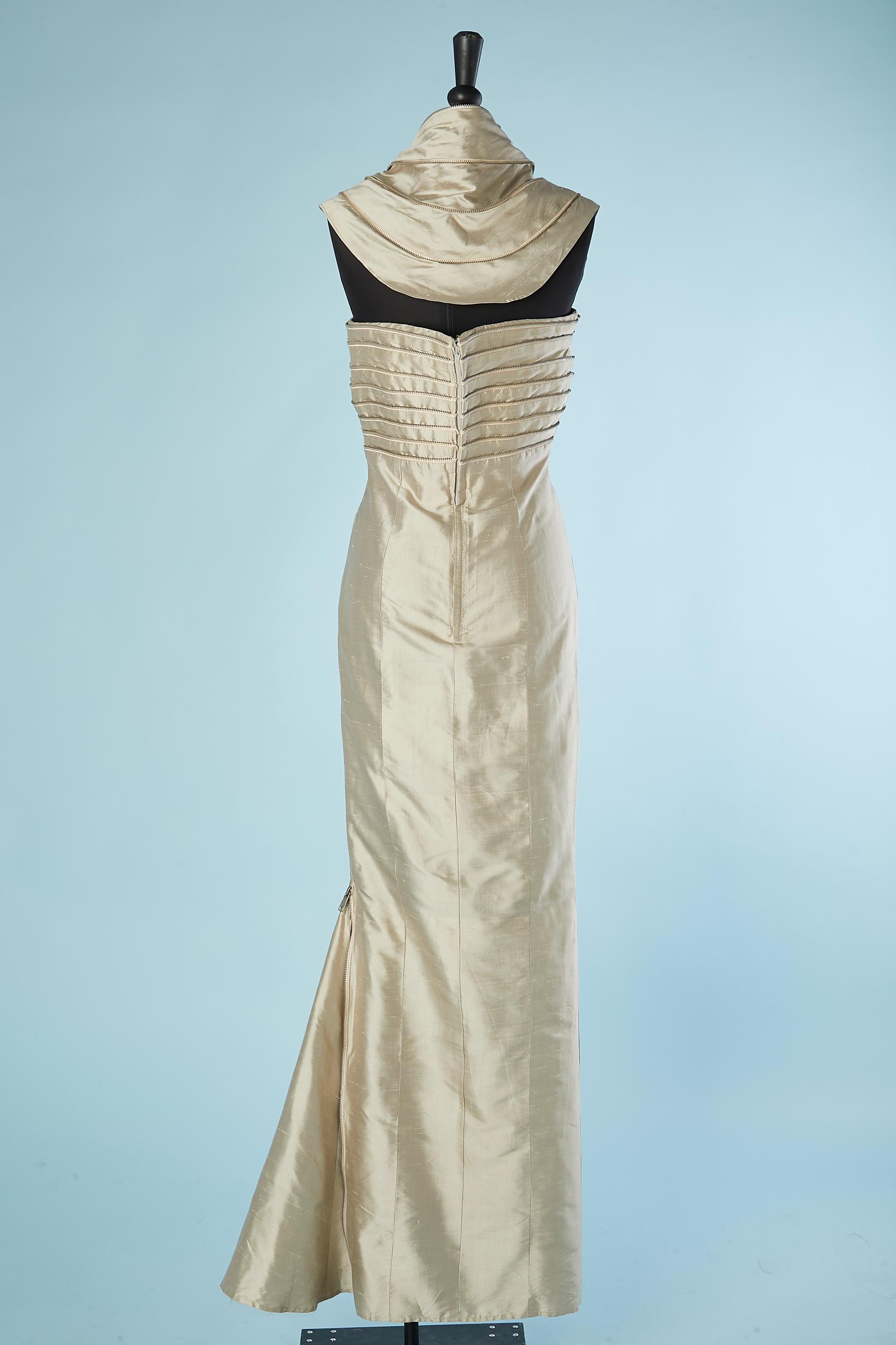 De las mujeres Vestido de noche bustier de seda cruda gris con adorno de cremallera y cuello de tela en venta