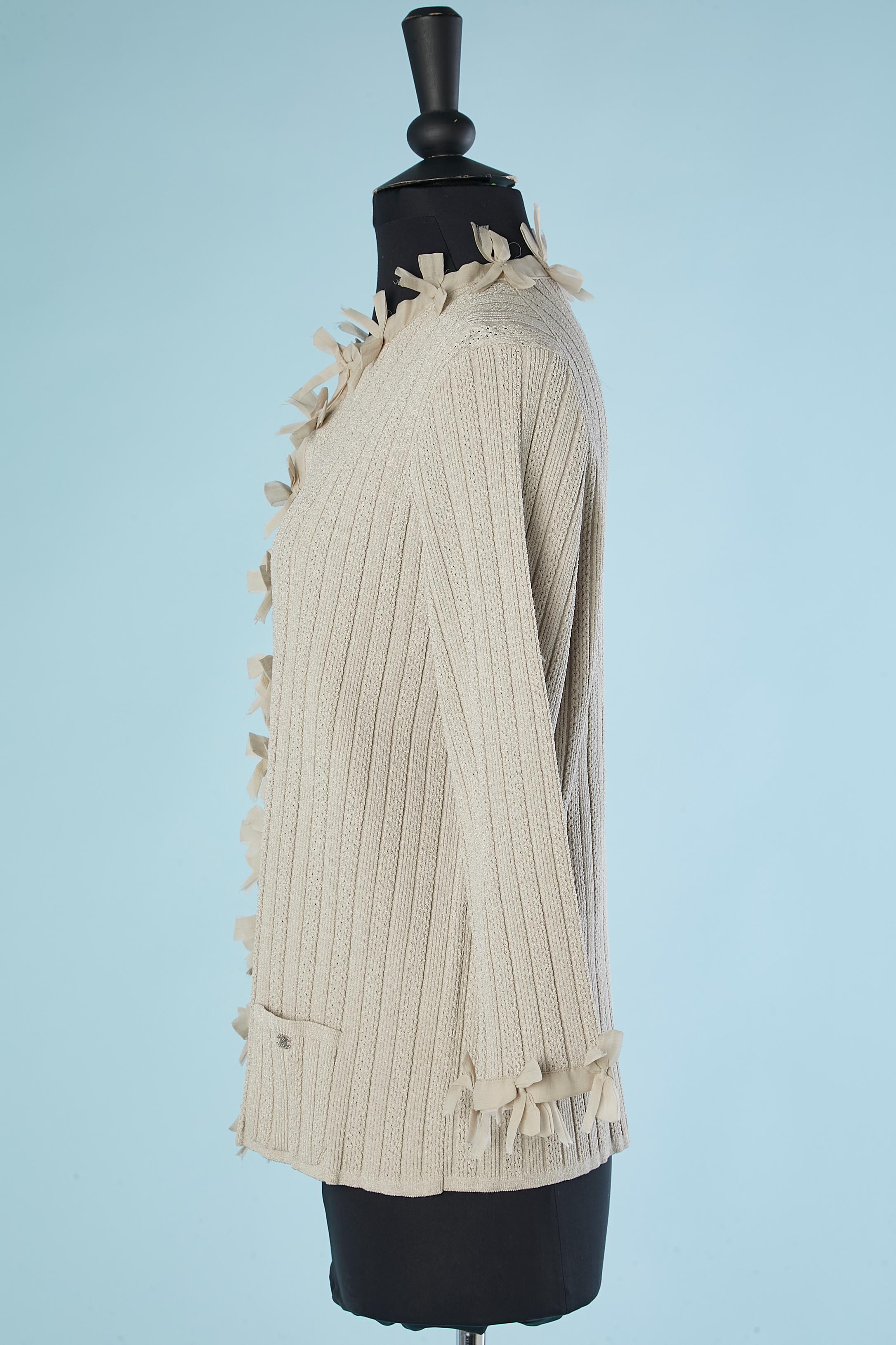 Pull en rayonne gris avec nœud en organza de soie au milieu du devant Chanel Pour femmes en vente