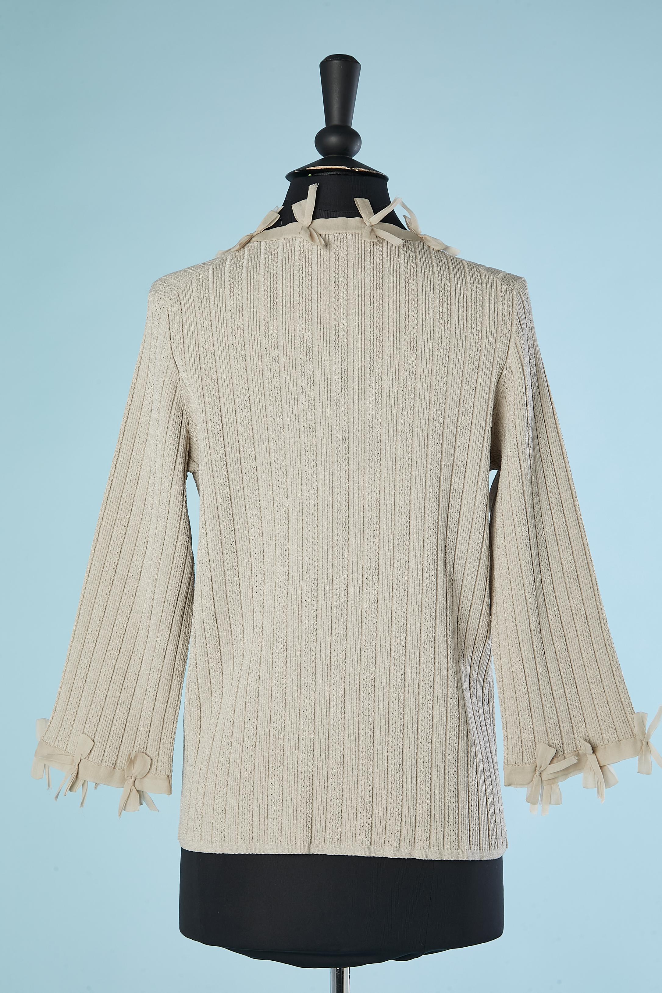 Pull en rayonne gris avec nœud en organza de soie au milieu du devant Chanel en vente 1