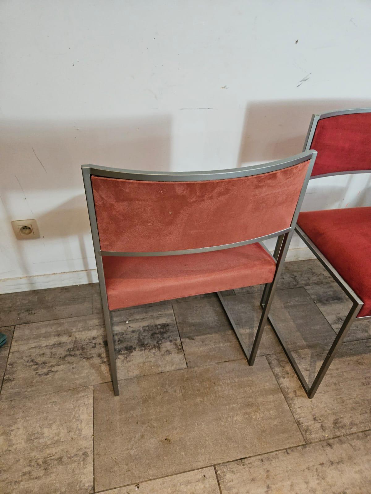Satz von 4 Esszimmerstühlen „willy Rizzo“ in Grau - Rot. im Angebot 4