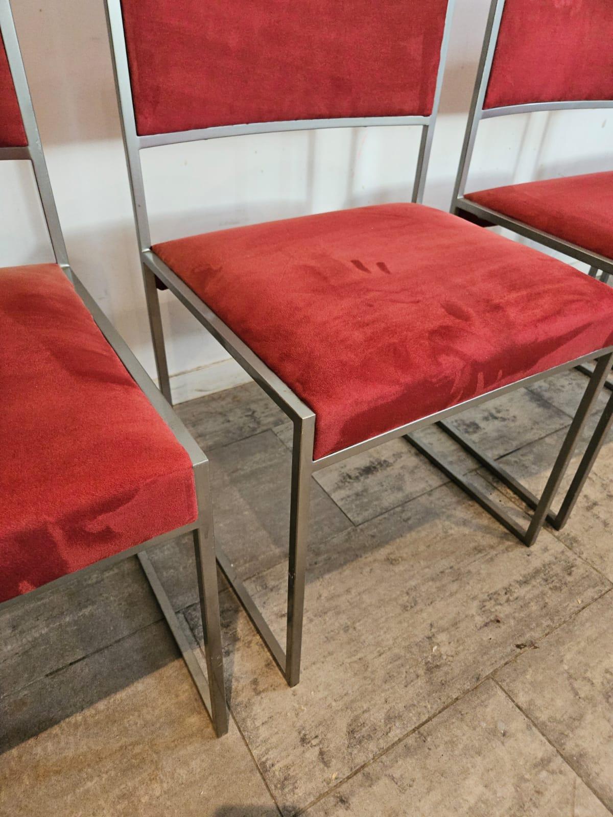 Satz von 4 Esszimmerstühlen „willy Rizzo“ in Grau - Rot. (Moderne der Mitte des Jahrhunderts) im Angebot