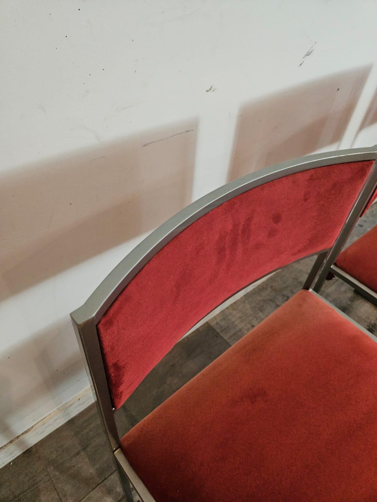 Satz von 4 Esszimmerstühlen „willy Rizzo“ in Grau - Rot. im Zustand „Gut“ im Angebot in Waasmunster, BE