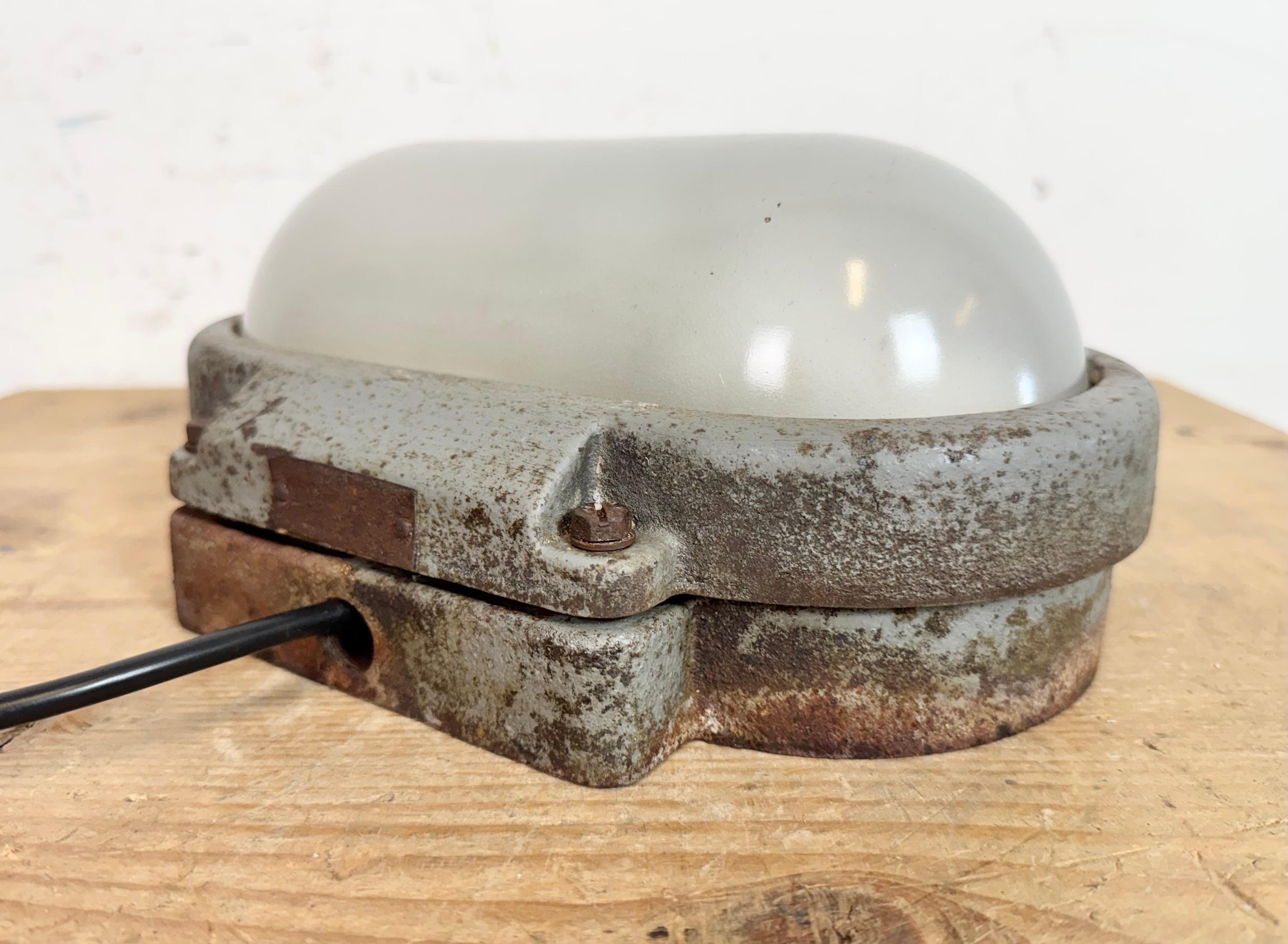 Grey Rusty Industrial Cast Iron Wall Light from Elektrosvit, 1960s For Sale 4