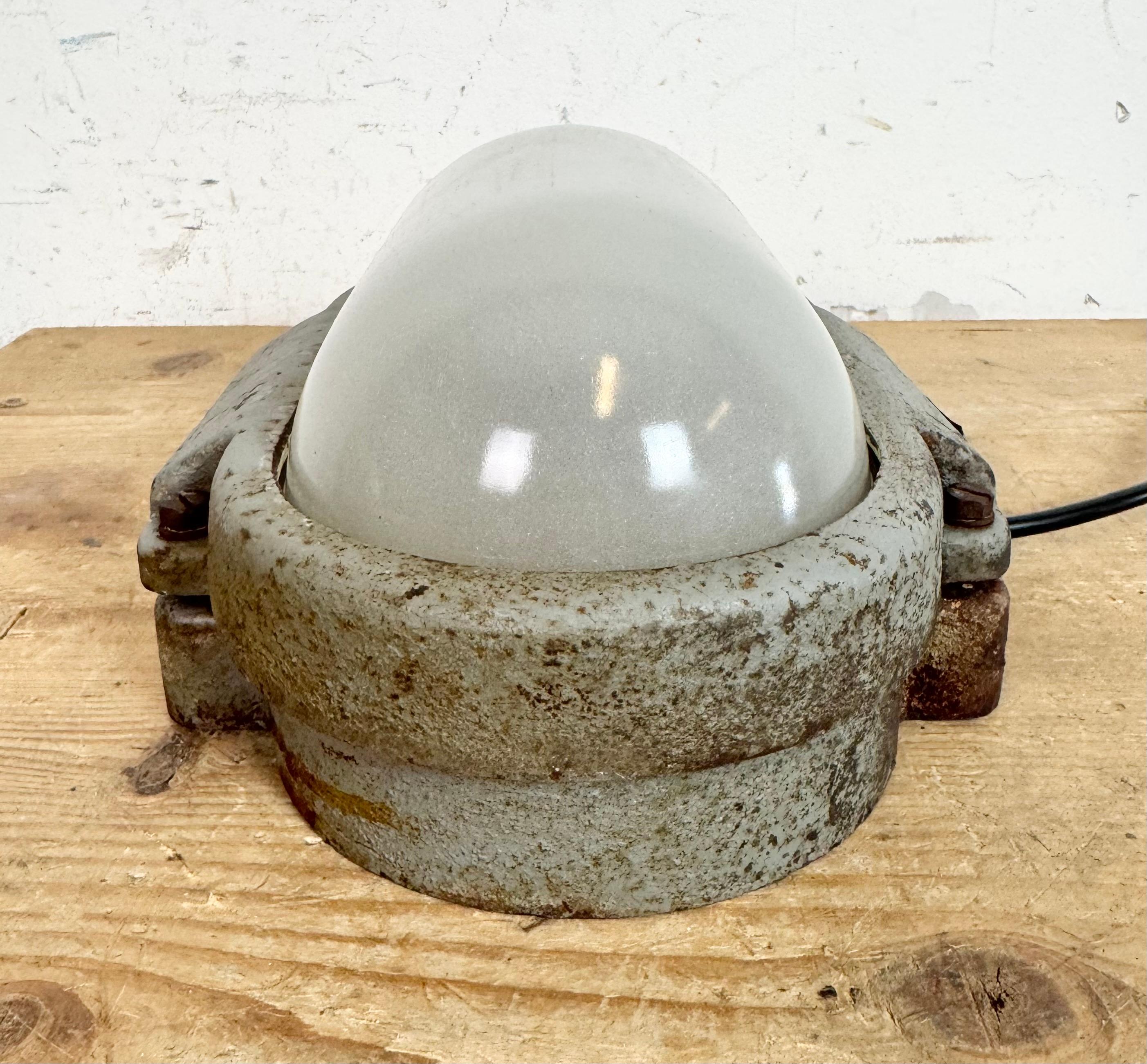 Grey Rusty Industrial Cast Iron Wall Light from Elektrosvit, 1960s For Sale 5