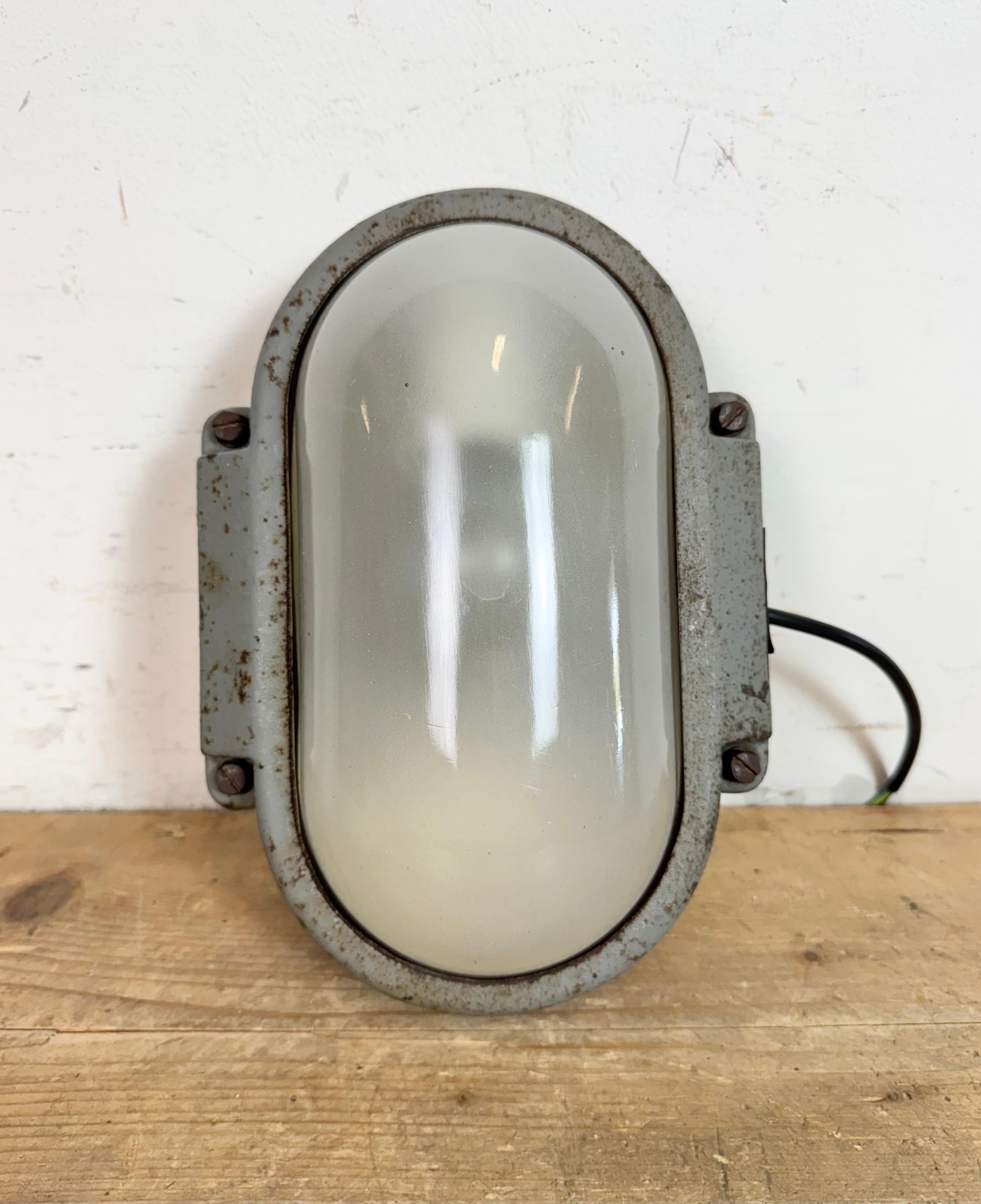 Grey Rusty Industrial Cast Iron Wall Light from Elektrosvit, 1960s For Sale 6