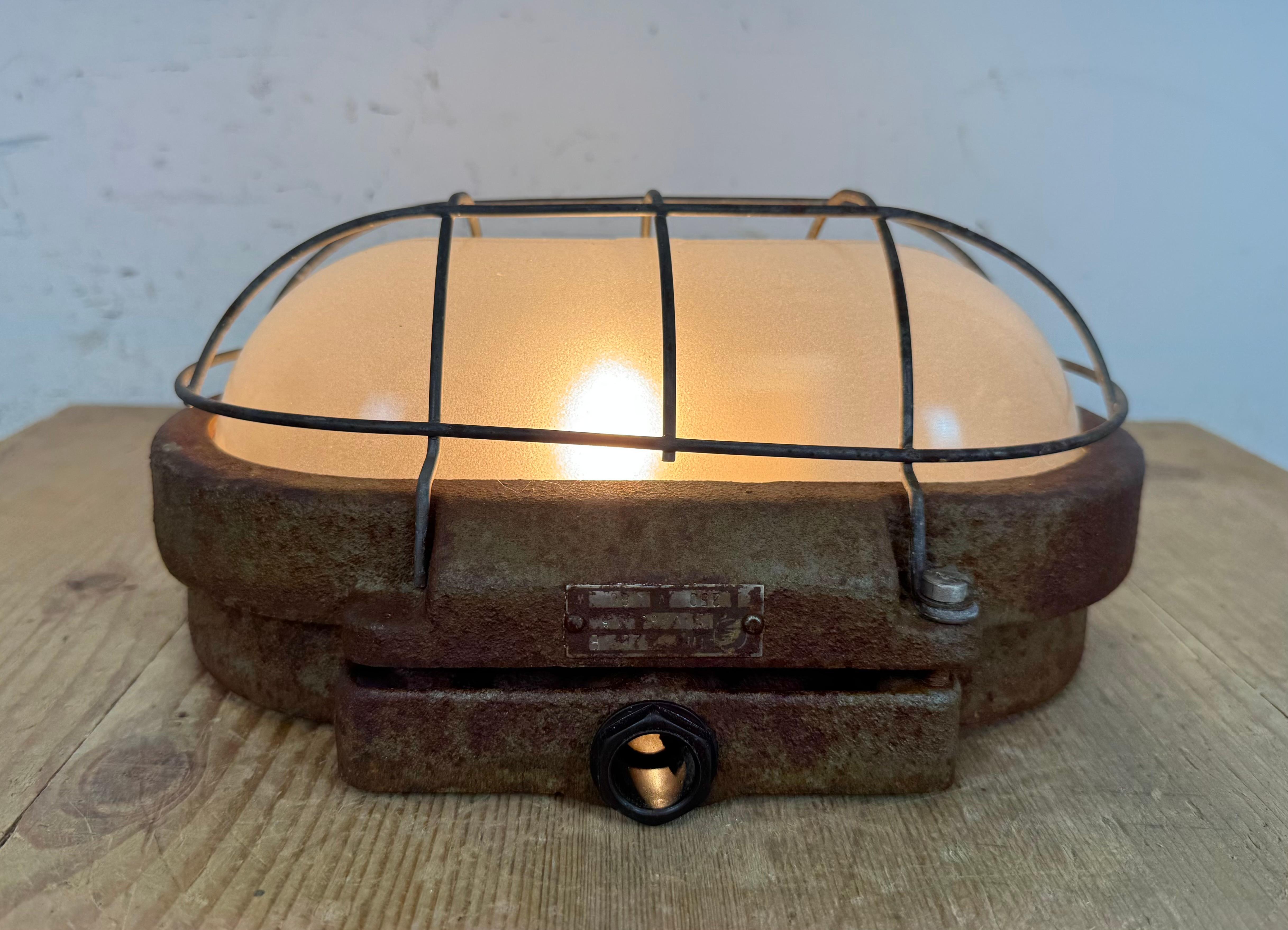 Grey Rusty Industrial Cast Iron Wall Light from Elektrosvit, 1960s For Sale 6