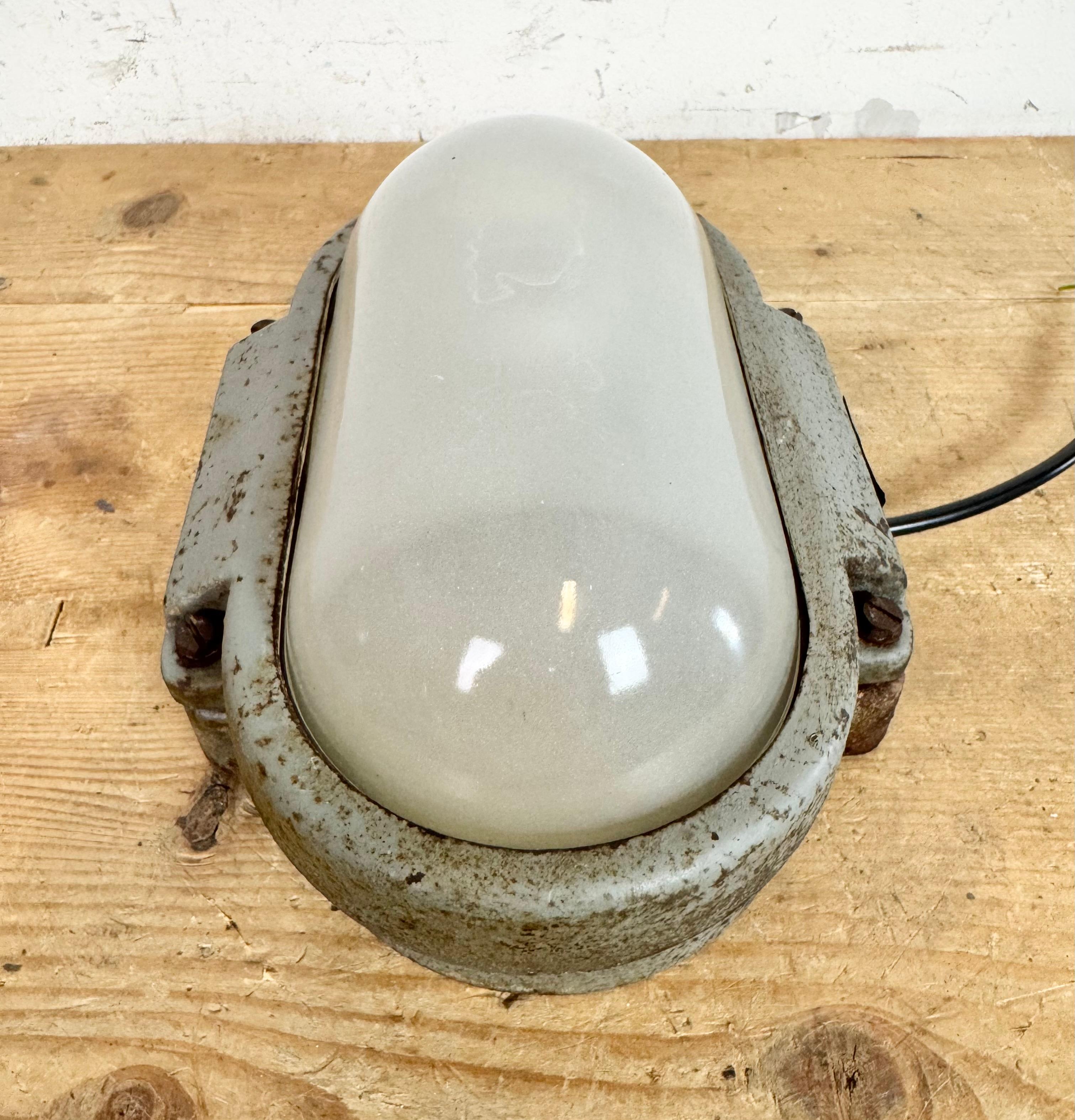 Grey Rusty Industrial Cast Iron Wall Light from Elektrosvit, 1960s For Sale 7