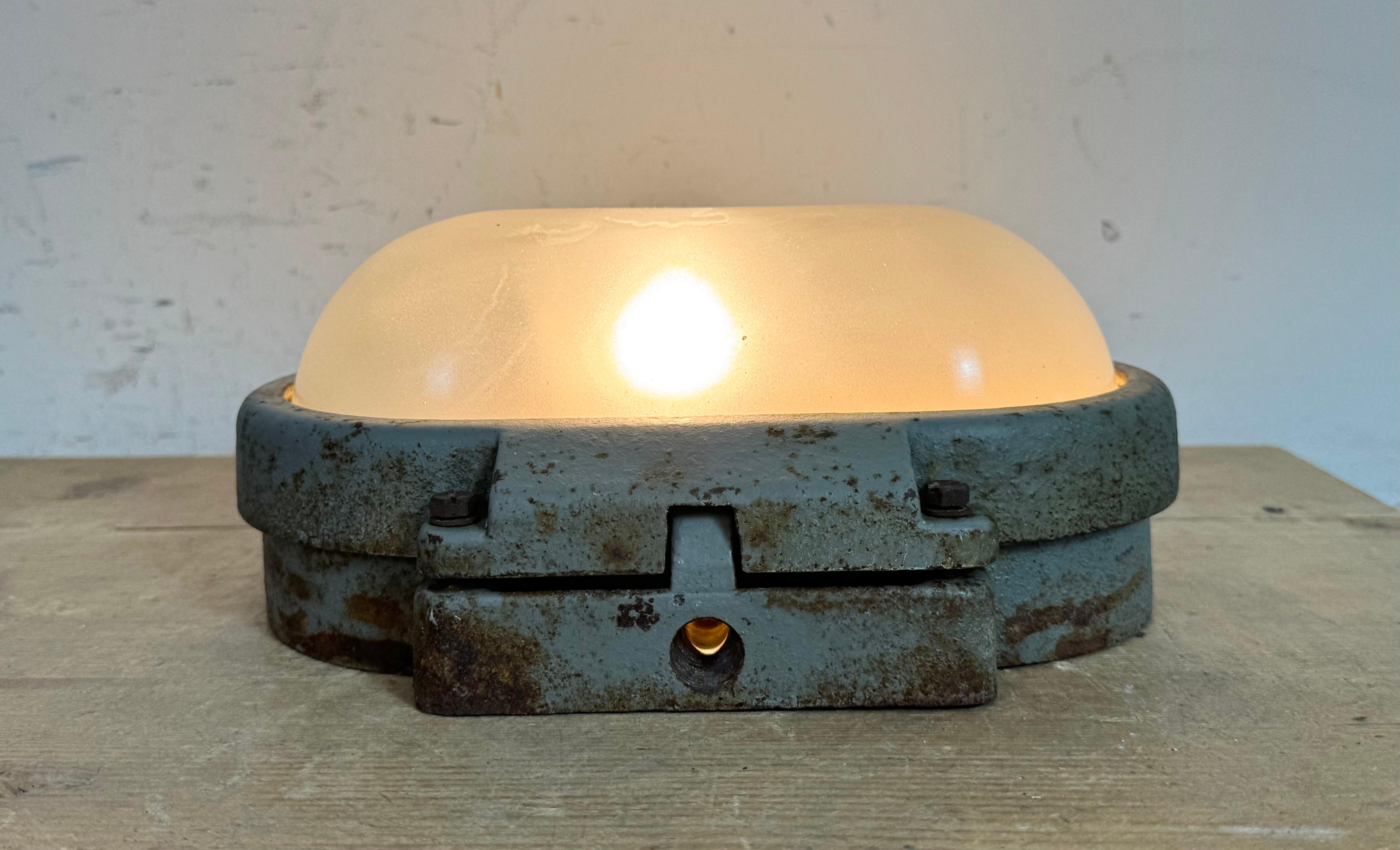 Grey Rusty Industrial Cast Iron Wall Light from Elektrosvit, 1960s For Sale 8