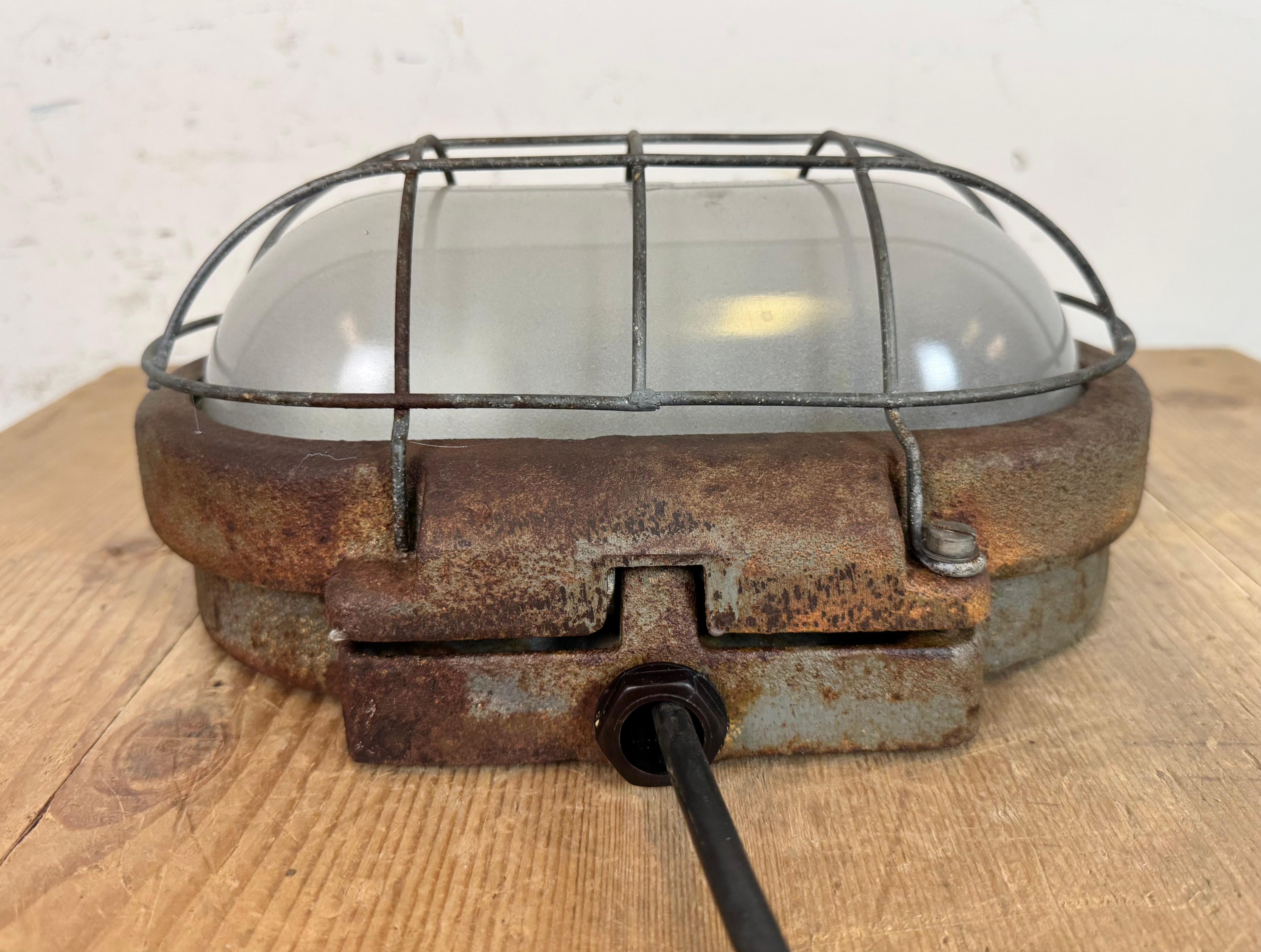 Grey Rusty Industrial Cast Iron Wall Light from Elektrosvit, 1960s For Sale 1