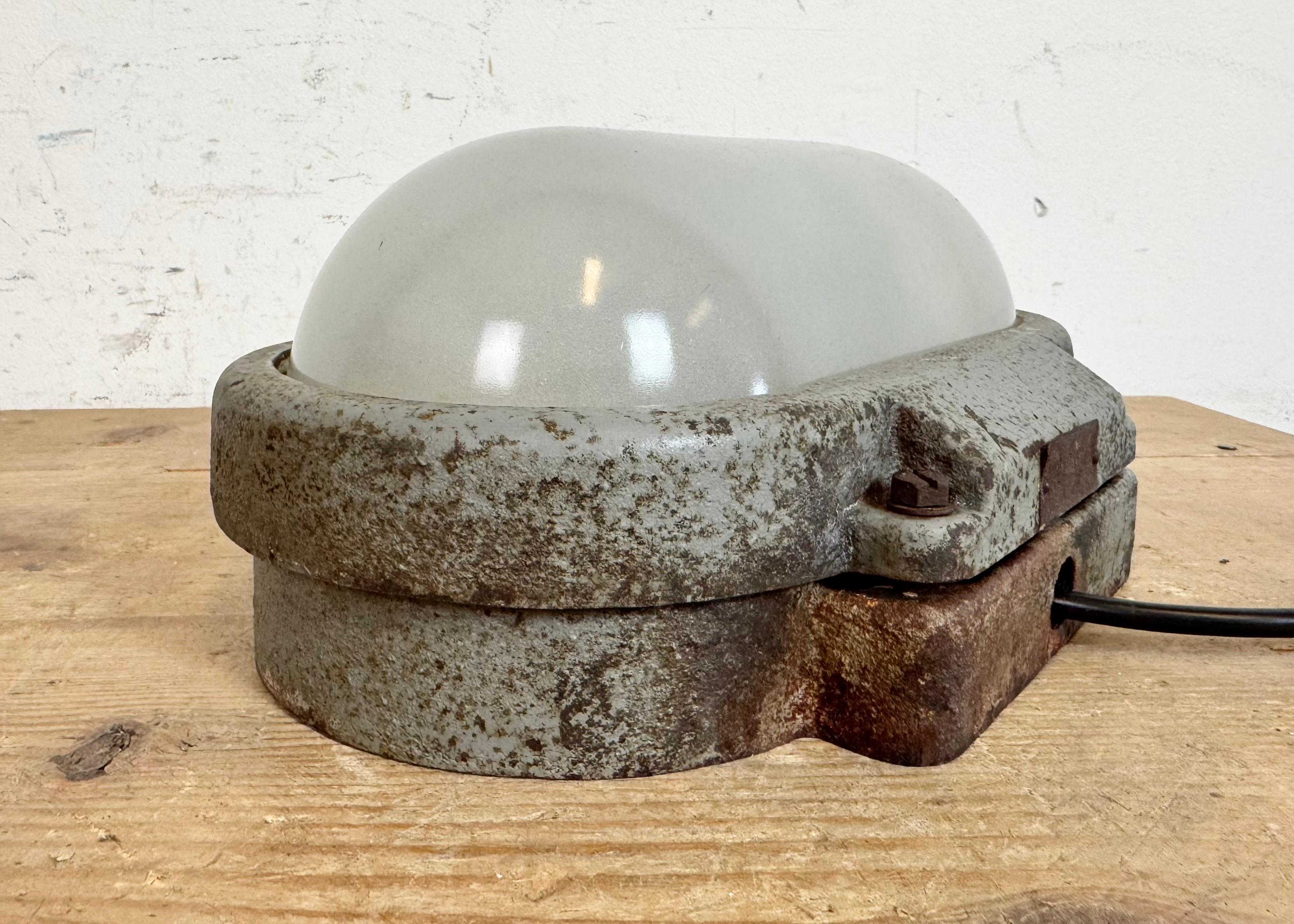 Grey Rusty Industrial Cast Iron Wall Light from Elektrosvit, 1960s For Sale 2