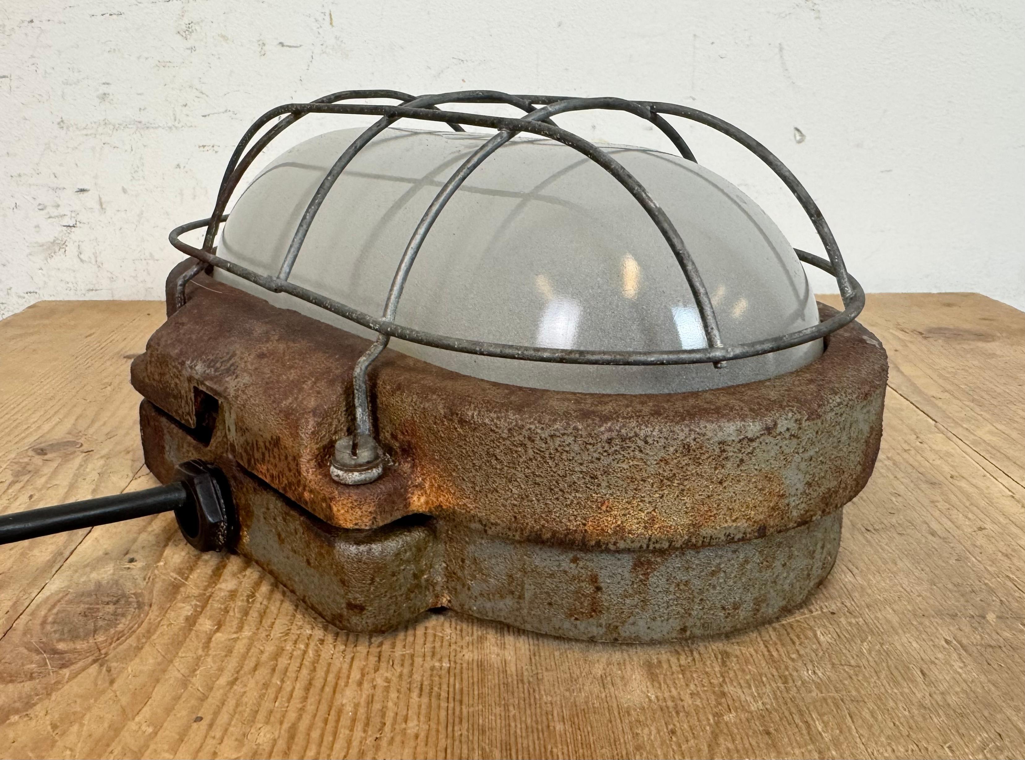 Grey Rusty Industrial Cast Iron Wall Light from Elektrosvit, 1960s For Sale 2