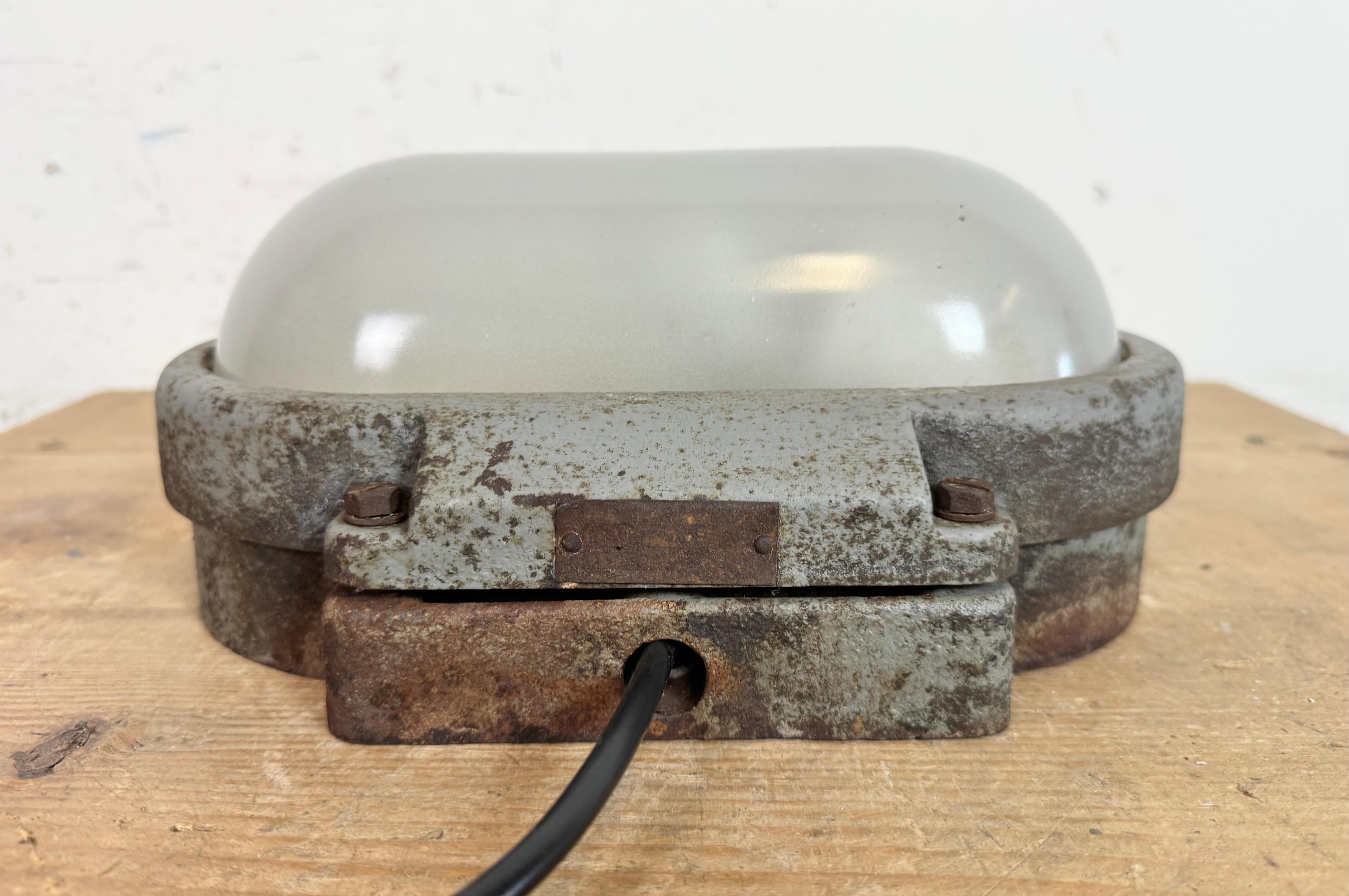 Grey Rusty Industrial Cast Iron Wall Light from Elektrosvit, 1960s For Sale 3