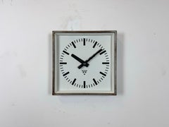 Orologio da parete quadrato industriale grigio arrugginito di Pragotron, anni '70