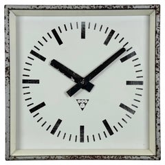 Horloge murale carrée industrielle gris rouille de Pragotron, 1970