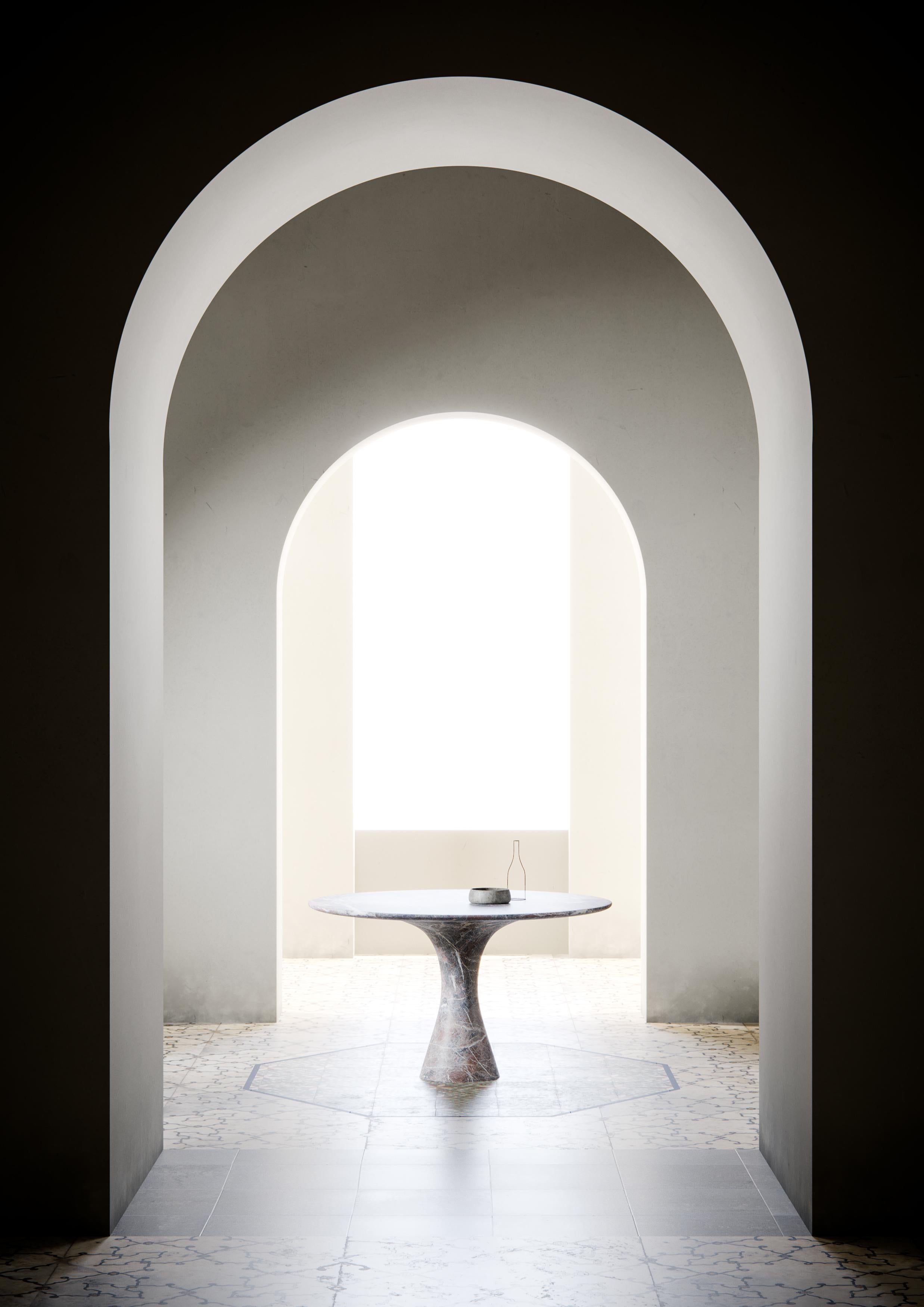 Marbre Saint Laurent table de salle à manger contemporaine raffinée en marbre gris 130/75 en vente