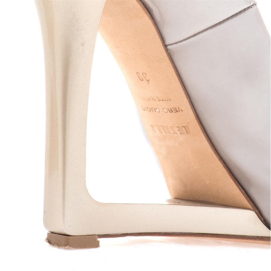 Le Silla Grey sandal size 39 In Excellent Condition For Sale In Gazzaniga (BG), IT