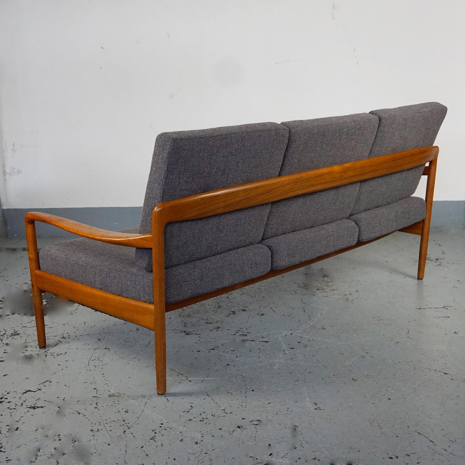 Grey Scandinavian Modern Teak Three-Seat Sofa by Knoll Antimott In Good Condition In Vienna, AT