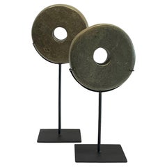 Juego Gris De Dos Discos Gruesos De Piedra Sobre Soportes, China, Contemporáneo