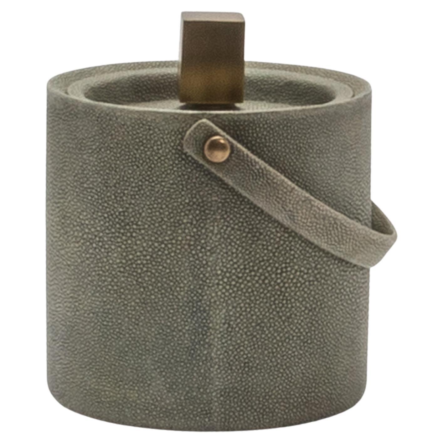 Cubitera de piel de zapa gris con detalles de latón patinado bronce by KIFU Paris