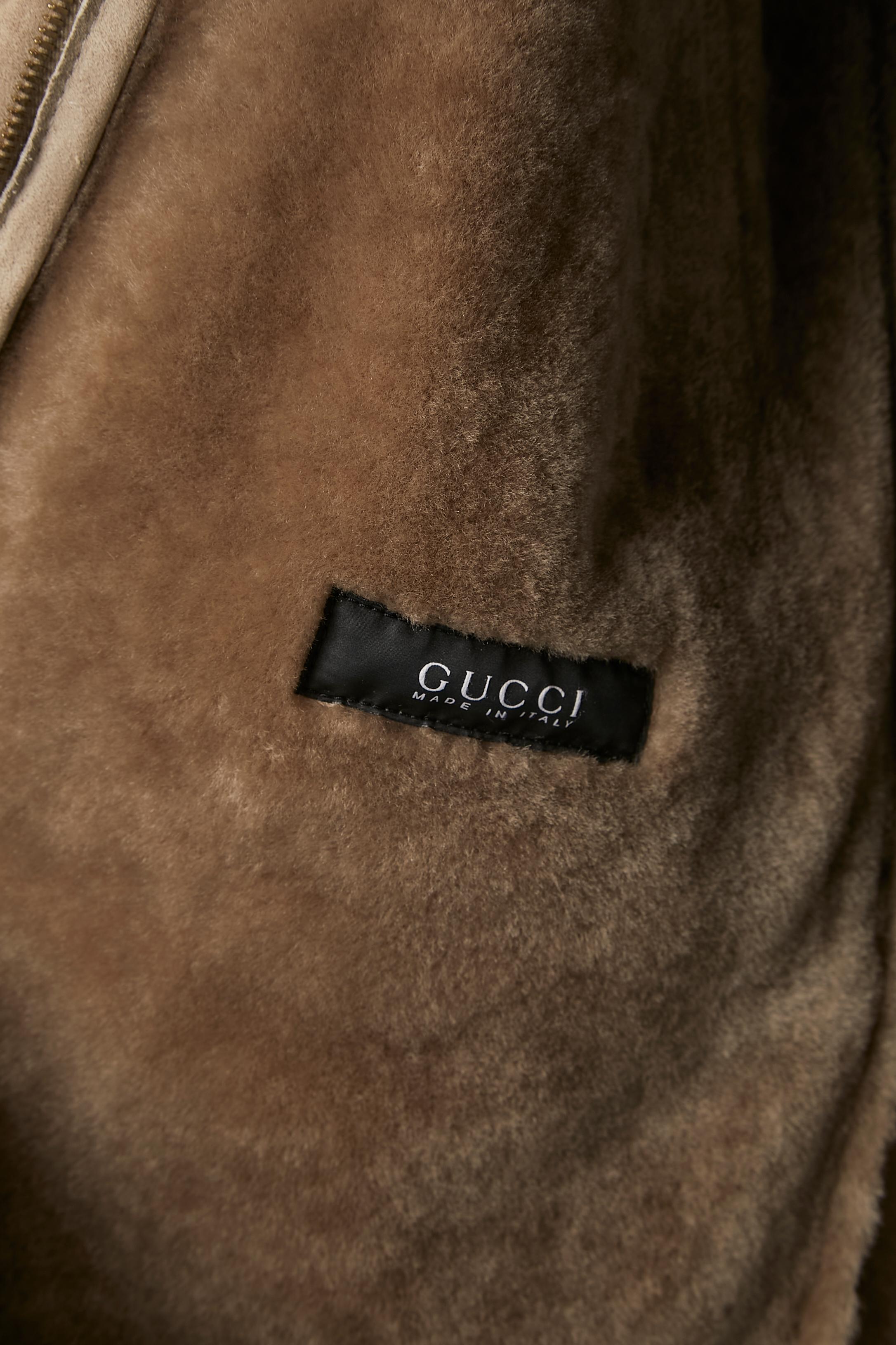 Grauer einreihiger Mantel aus Shearling mit Pelzkragen von Gucci NEU  im Angebot 2