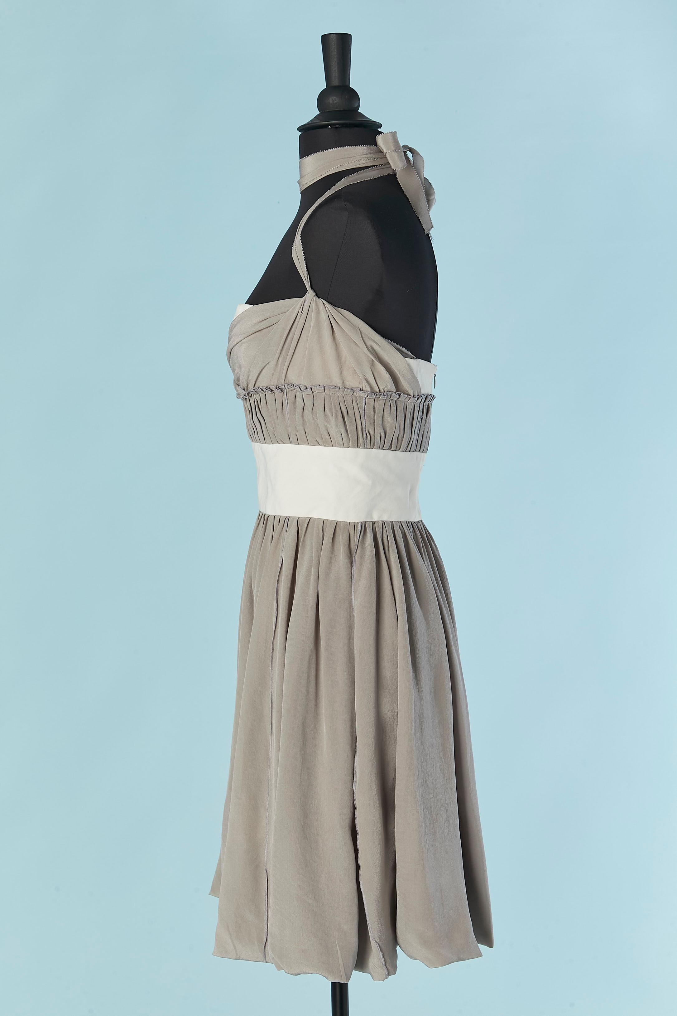Vestido bustier de gasa de seda gris CAROLINA HERRERA en Excelente estado para la venta en Saint-Ouen-Sur-Seine, FR