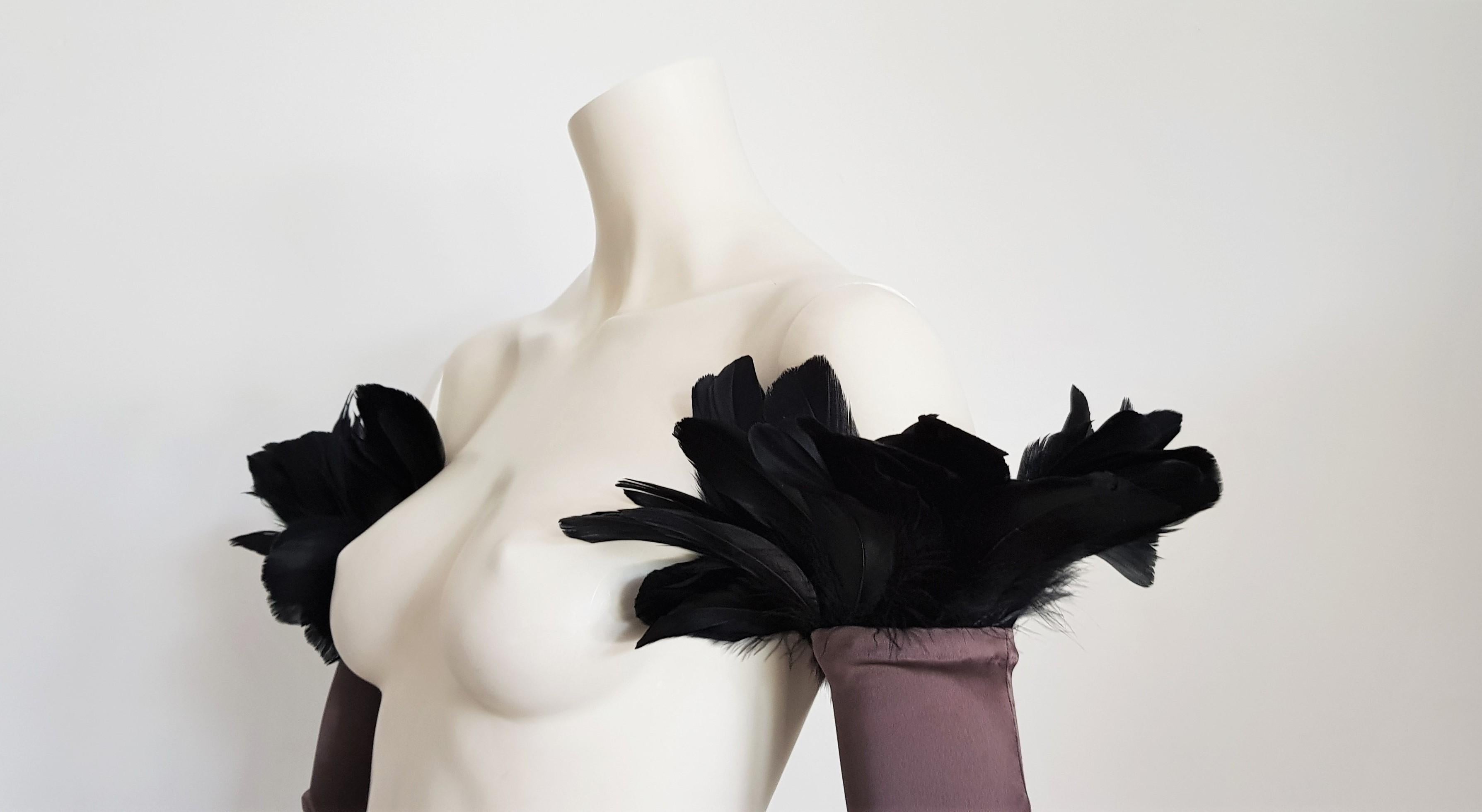 Grey Silk Valentino long gloves with black feathers - For Women - Size 8  For Sale 2