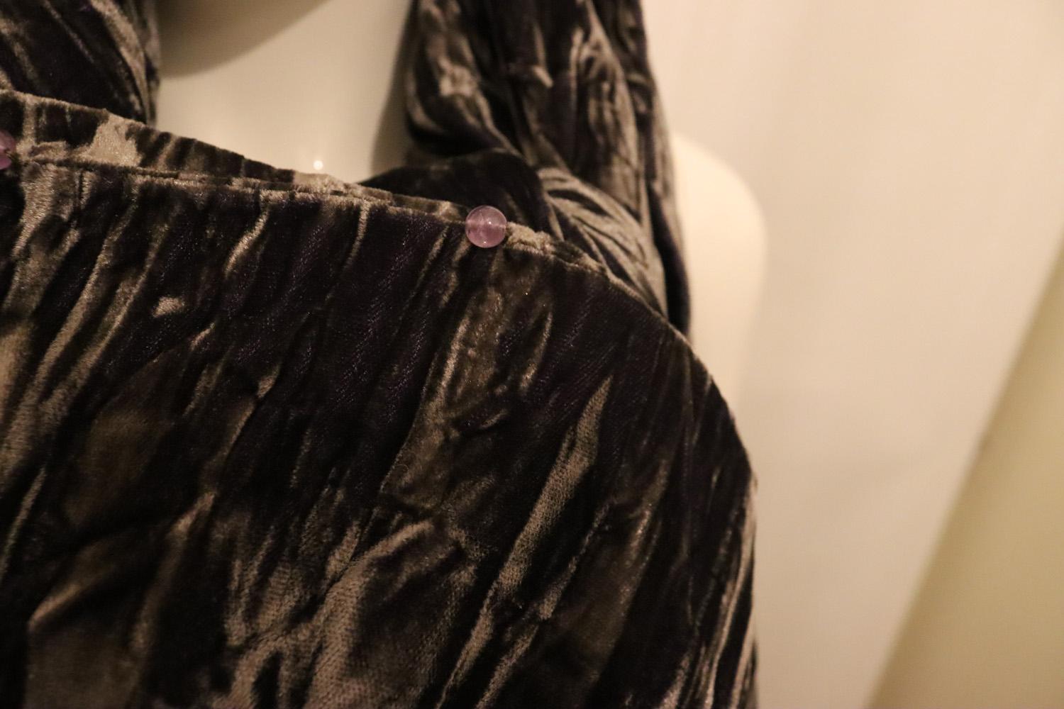 Grey  Silk Velvet Shawl In Good Condition For Sale In London, GB
