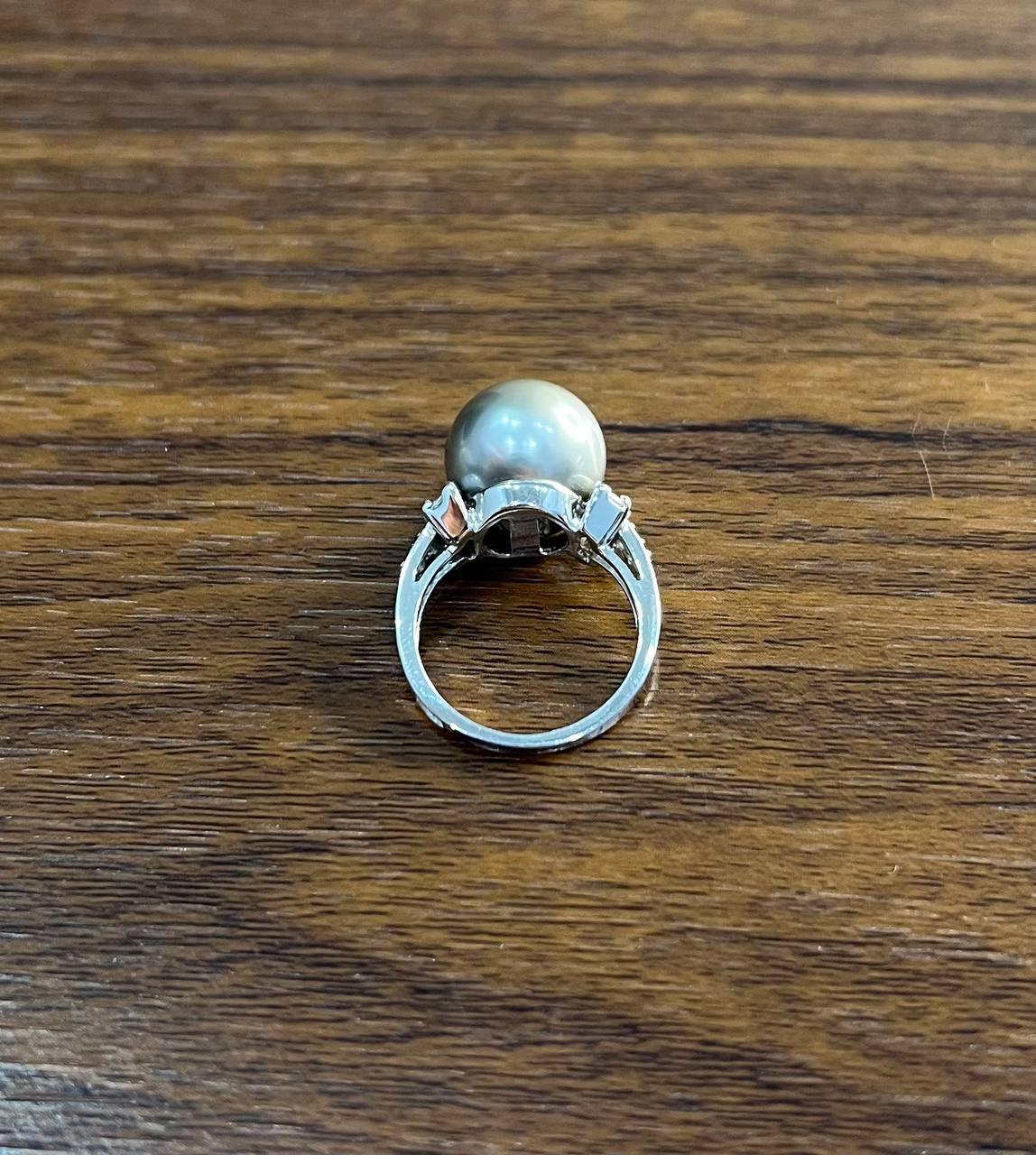 Statement-Ring, Grau Silber Schwarz Tahiti Perle 14K Weißgold Diamant Baguette im Angebot 2
