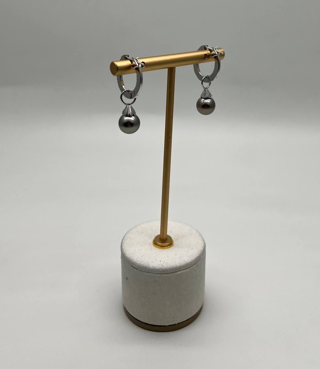 Gris Plata Negro Perla de Tahití 14K Oro Blanco Diamantes Huggie Pendientes de aro en Nuevo estado para la venta en Oakton, VA