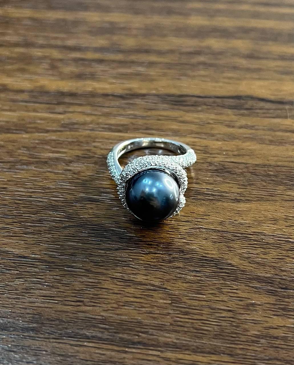 Women's Grey Silver Black Tahitian Pearl White Gold Diamond Pave Set Spiral Bypass Ring For Sale