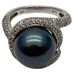 Bague bypass en argent gris, perle noire de Tahiti, or blanc, diamants sertis en pavé