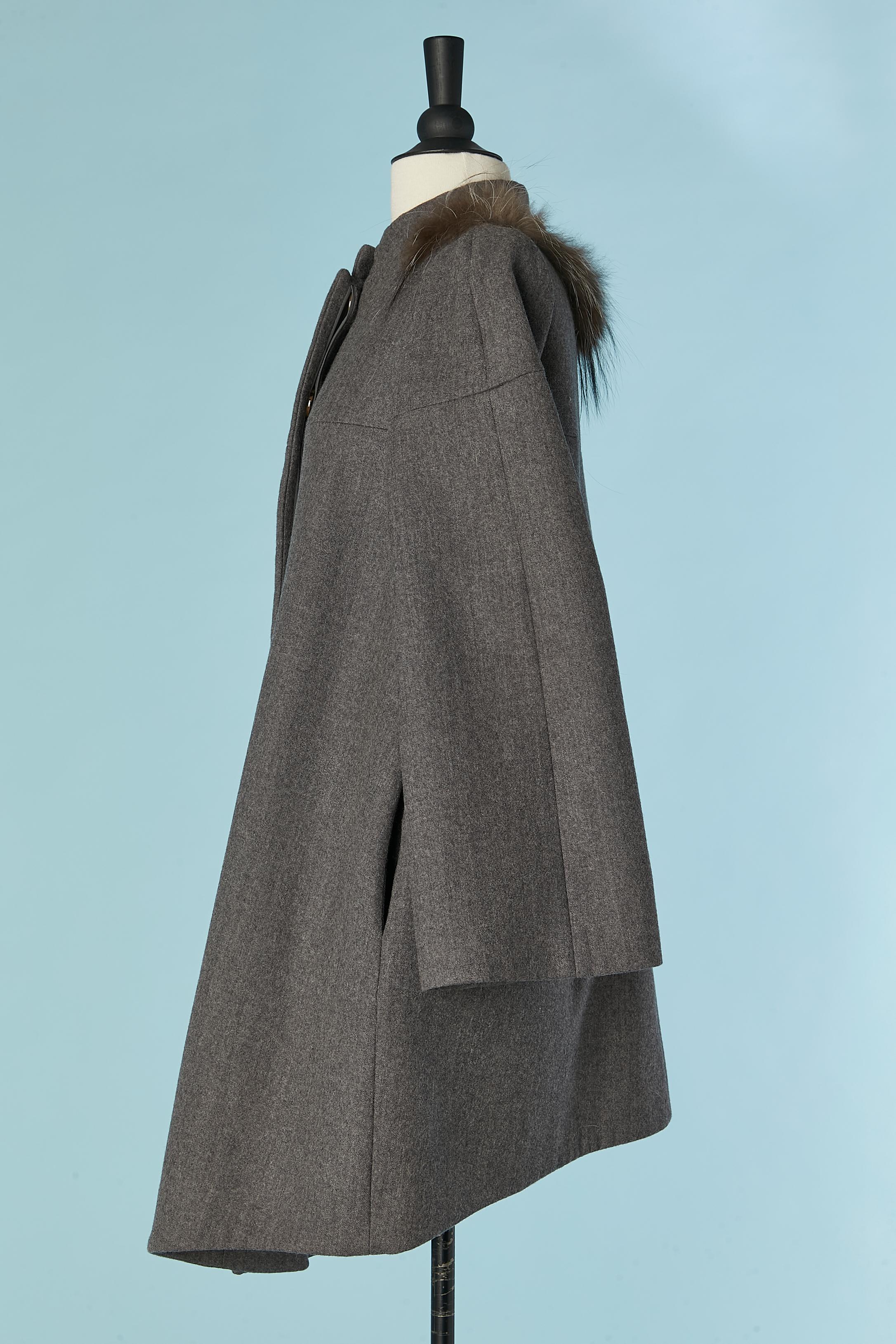 Cappotto monopetto grigio in lana con pelliccia e colletto con perline Fendi In condizioni ottime in vendita a Saint-Ouen-Sur-Seine, FR