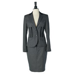 Tailleur con gonna grigia e applicazioni in gros-grain nero Jean Paul Gaultier Jeans
