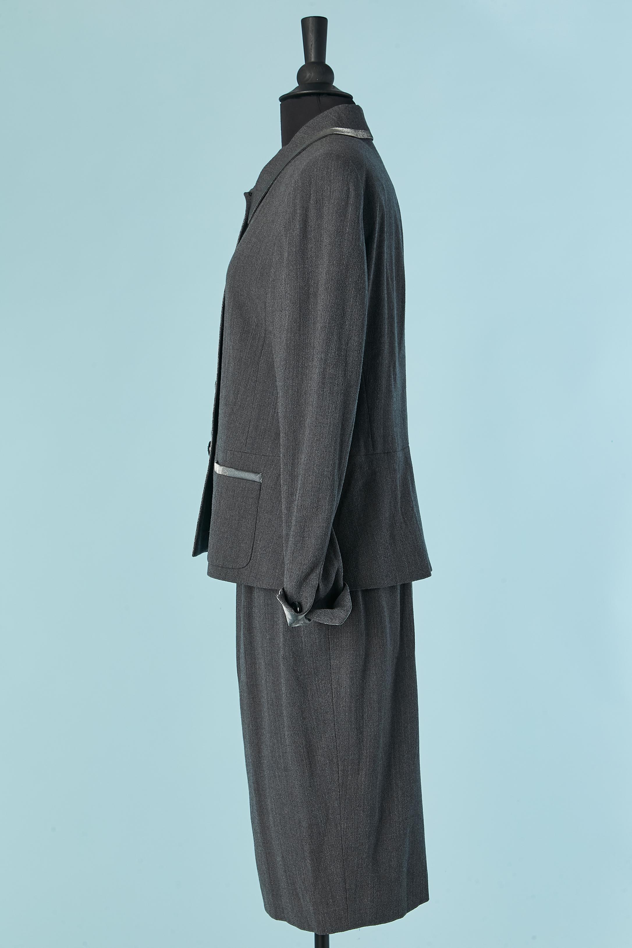 Donna Grey skirt suit with shiny fabric edge LOUIS FERAUD in vendita