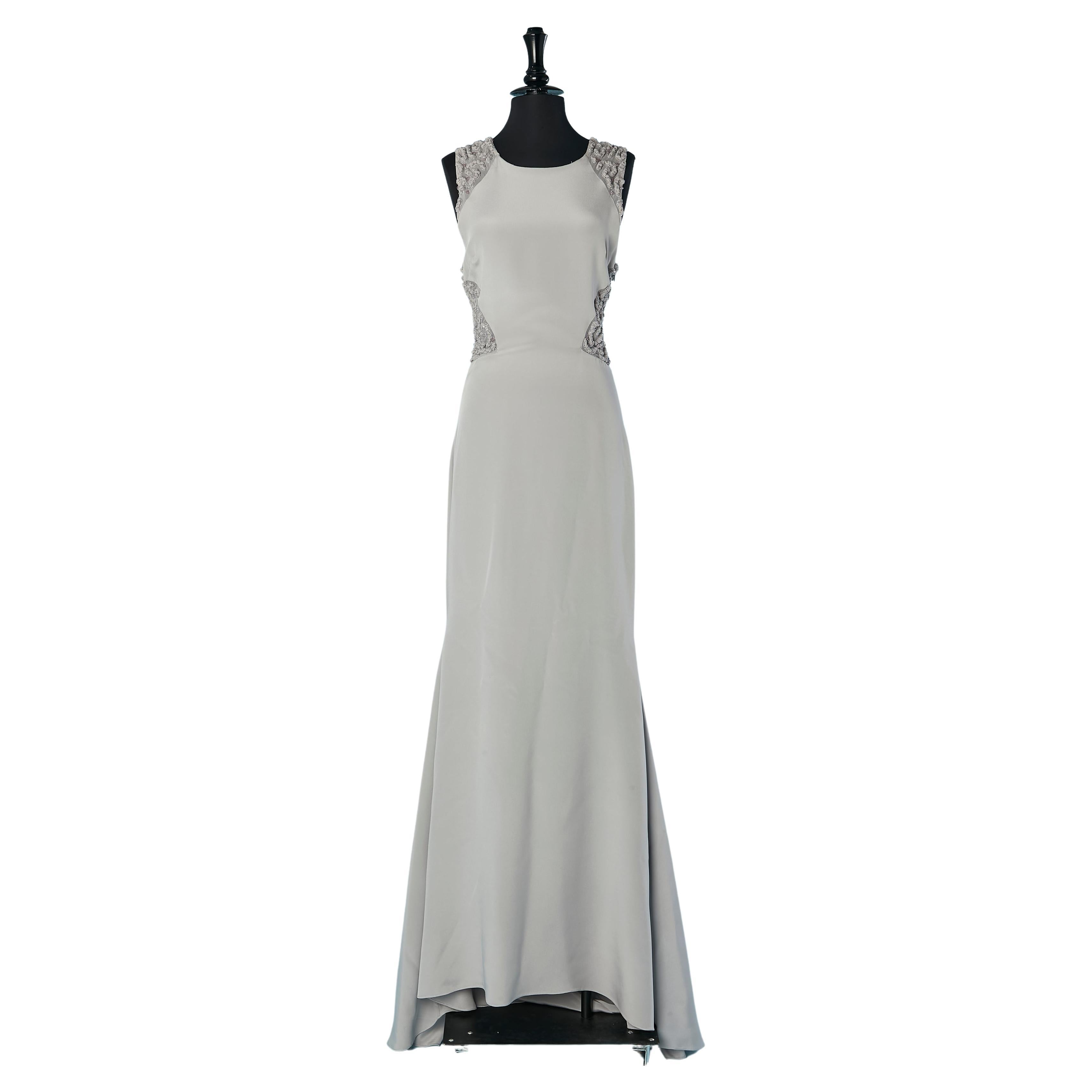 Graues ärmelloses Abendkleid mit Perlenbesatz auf der Rückseite und der Taille