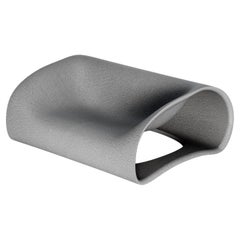Grauer Sessel mit weichem Flor von spHaus