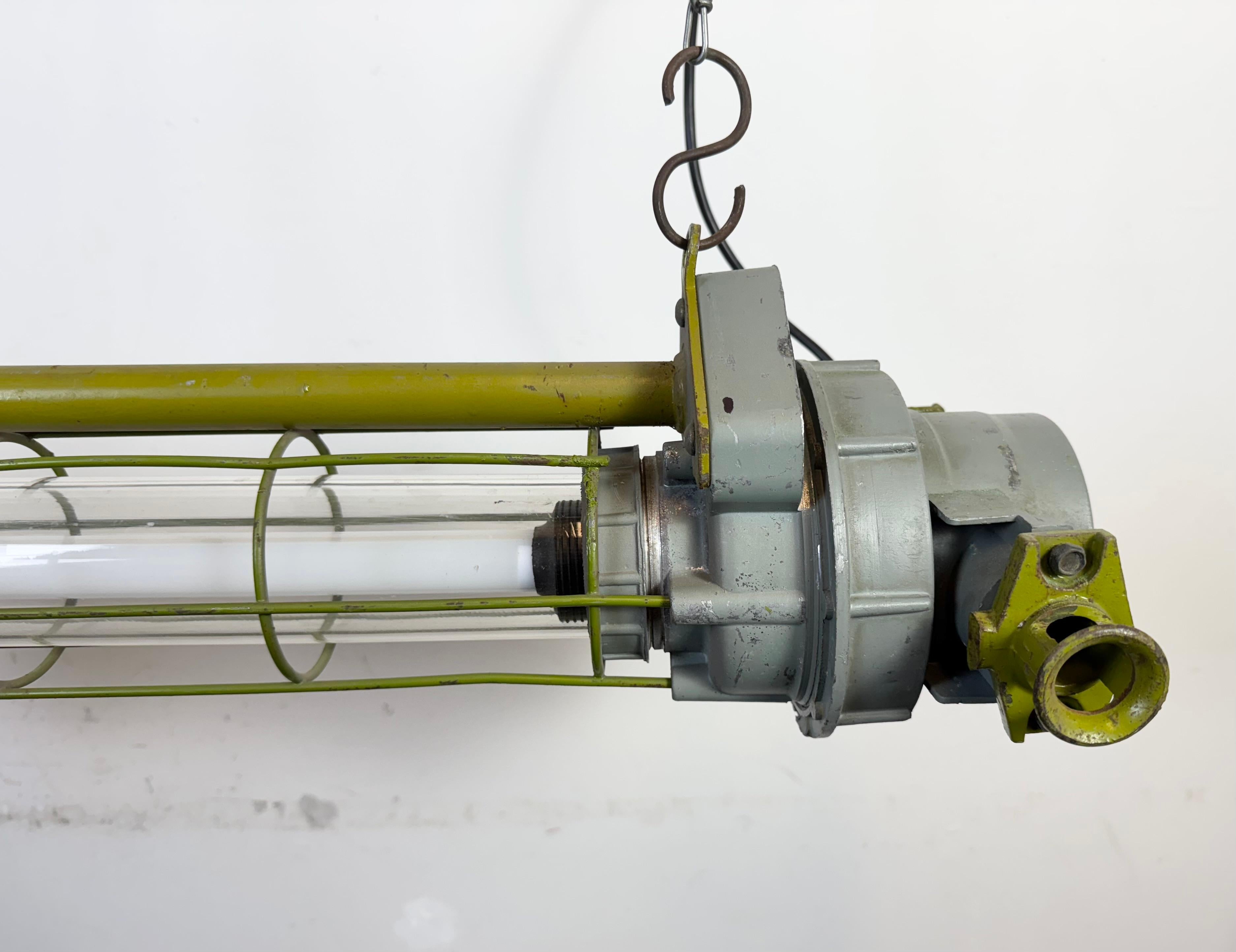 Lampada industriale a sospensione sovietica grigia, anni '70 in vendita 3