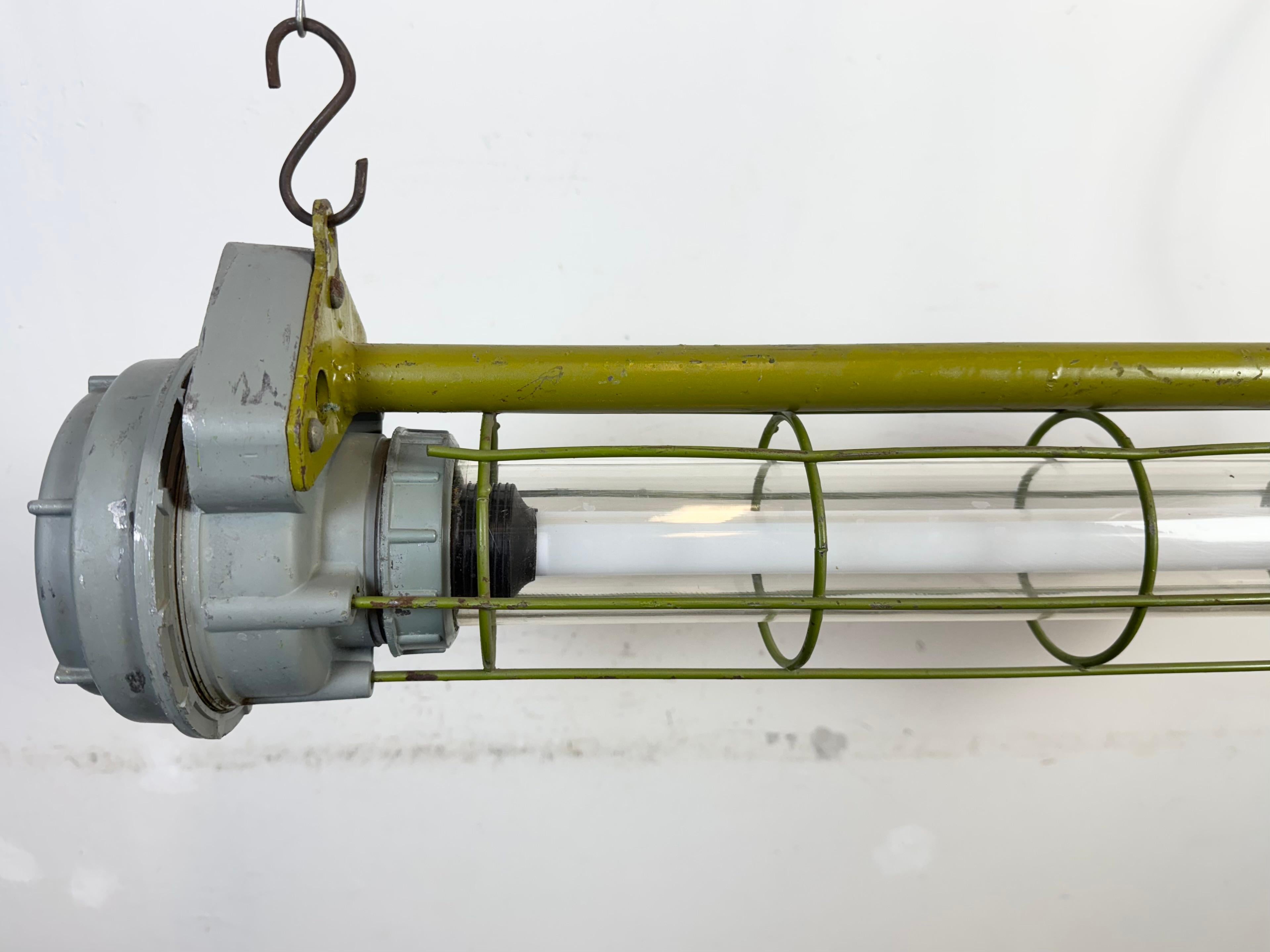 Lampada industriale a sospensione sovietica grigia, anni '70 in vendita 4
