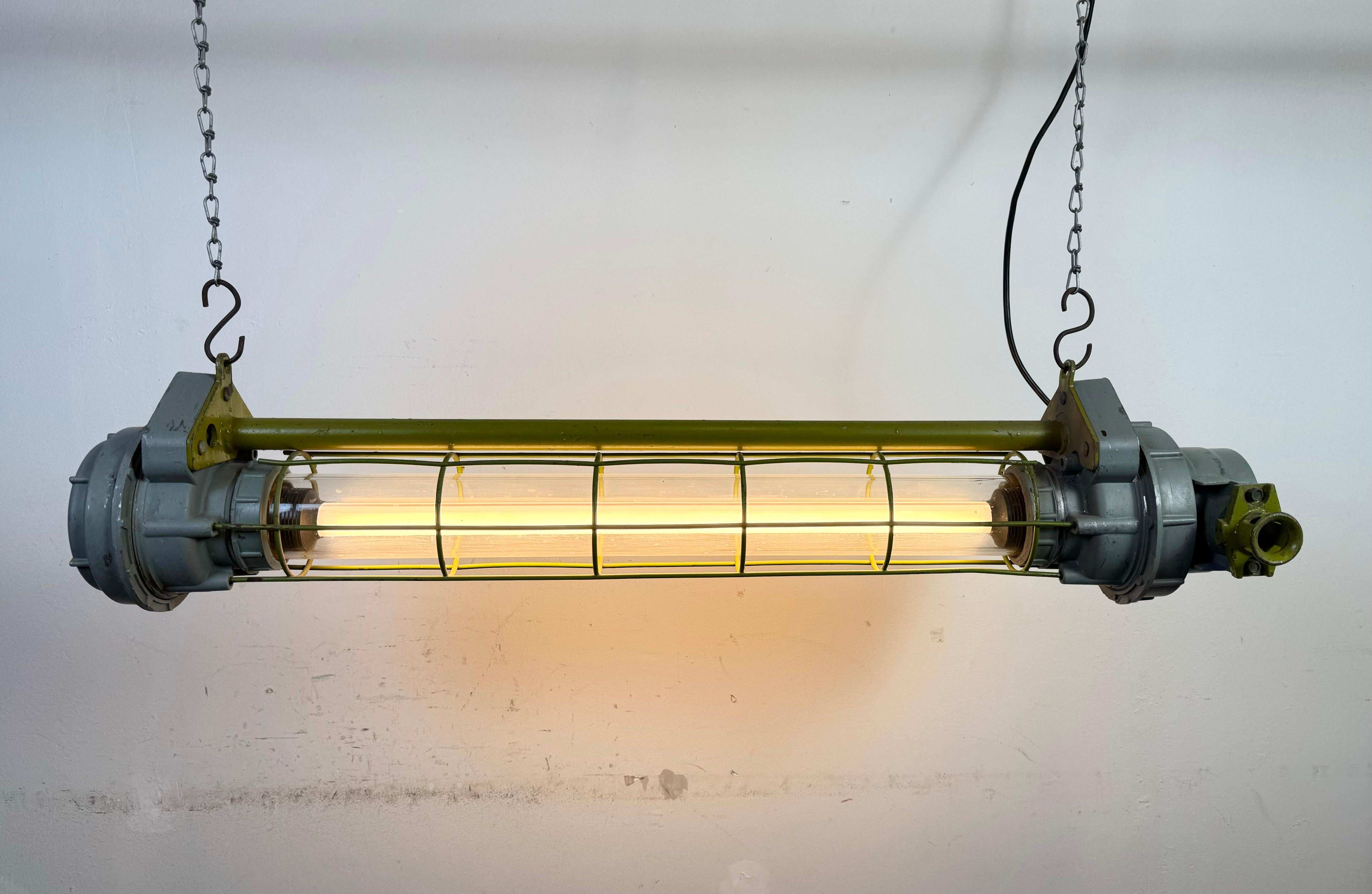 Lampada industriale a sospensione sovietica grigia, anni '70 in vendita 6