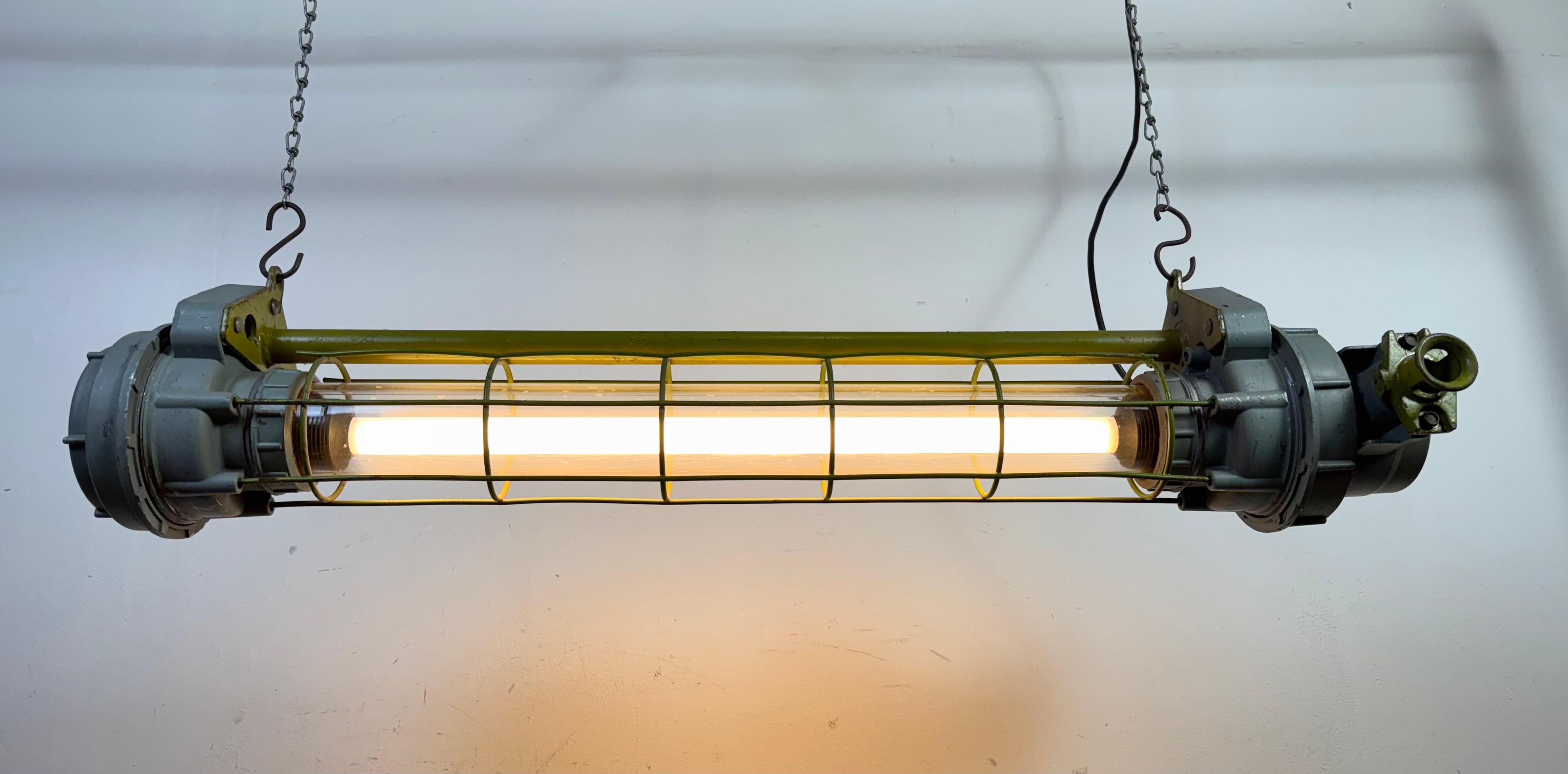Lampada industriale a sospensione sovietica grigia, anni '70 in vendita 10
