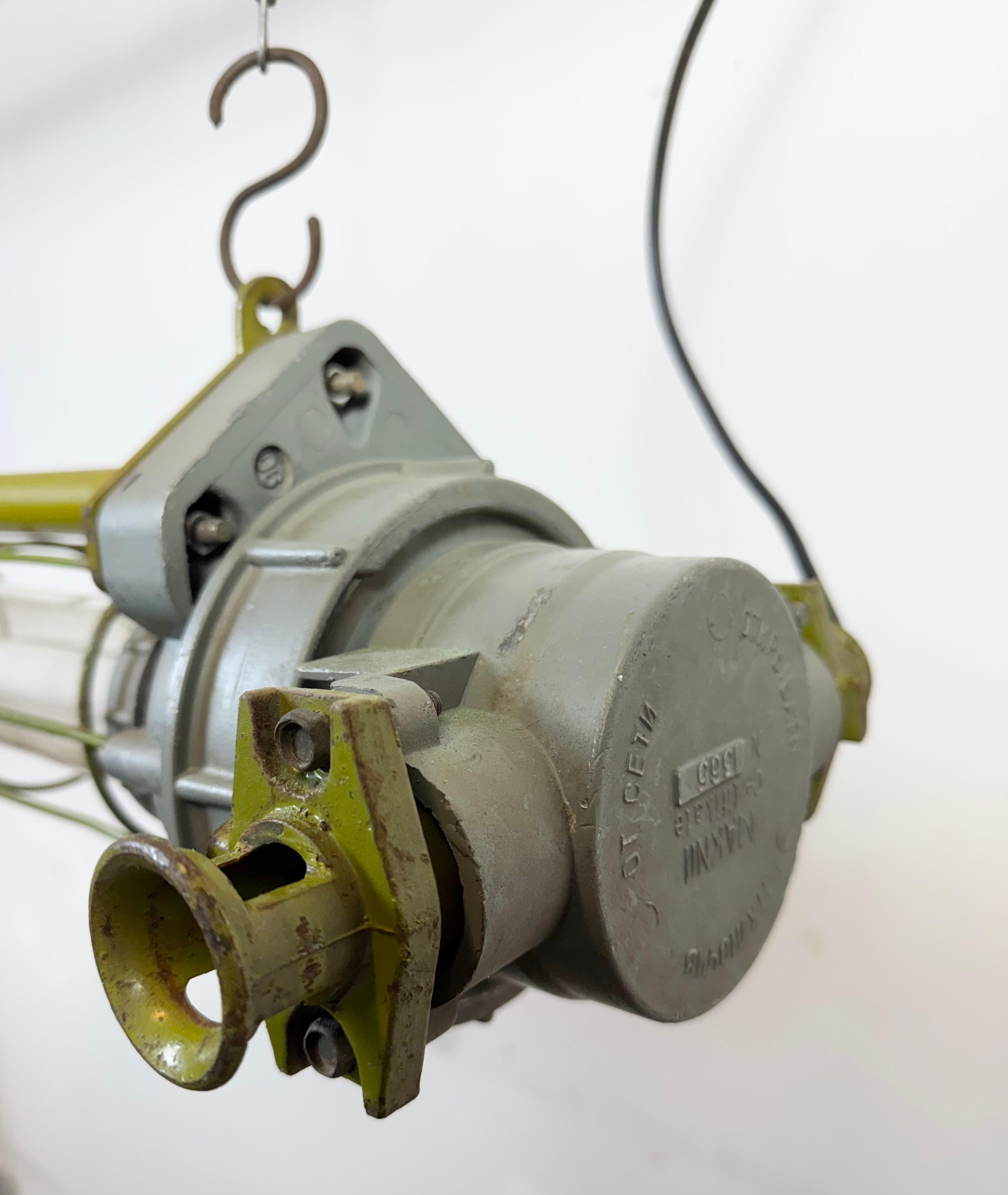 Lampada industriale a sospensione sovietica grigia, anni '70 in vendita 2