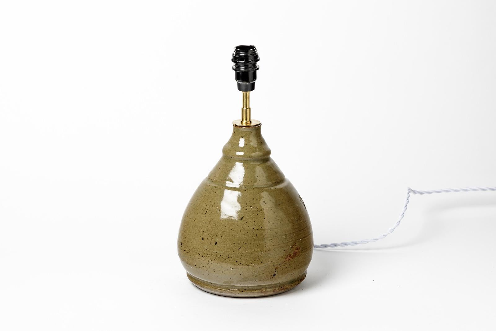 La Borne potters

Signed at the base

Original stoneware ceramic table lamp

Realised circa 1970

Electrical system is new

Ceramic measures - height : 22 cm Large : 17 cm
Measures with electrical system - height : 32 cm.