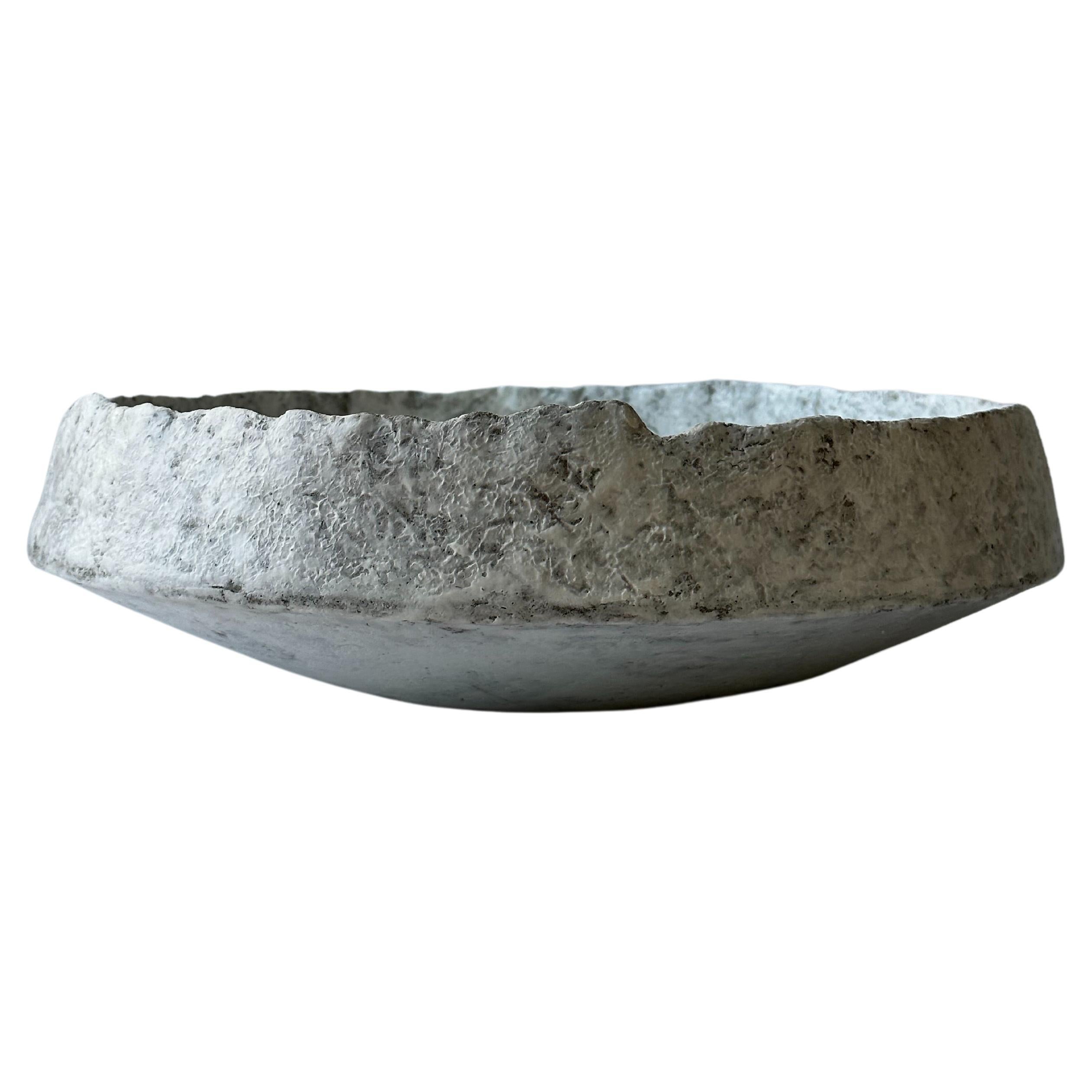 Pinakio-Teller aus grauem Steingut von Elena Vasilantonaki