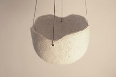 Vaso per piante in gres grigio con ingobbio e smalto bianco di Christine Roland