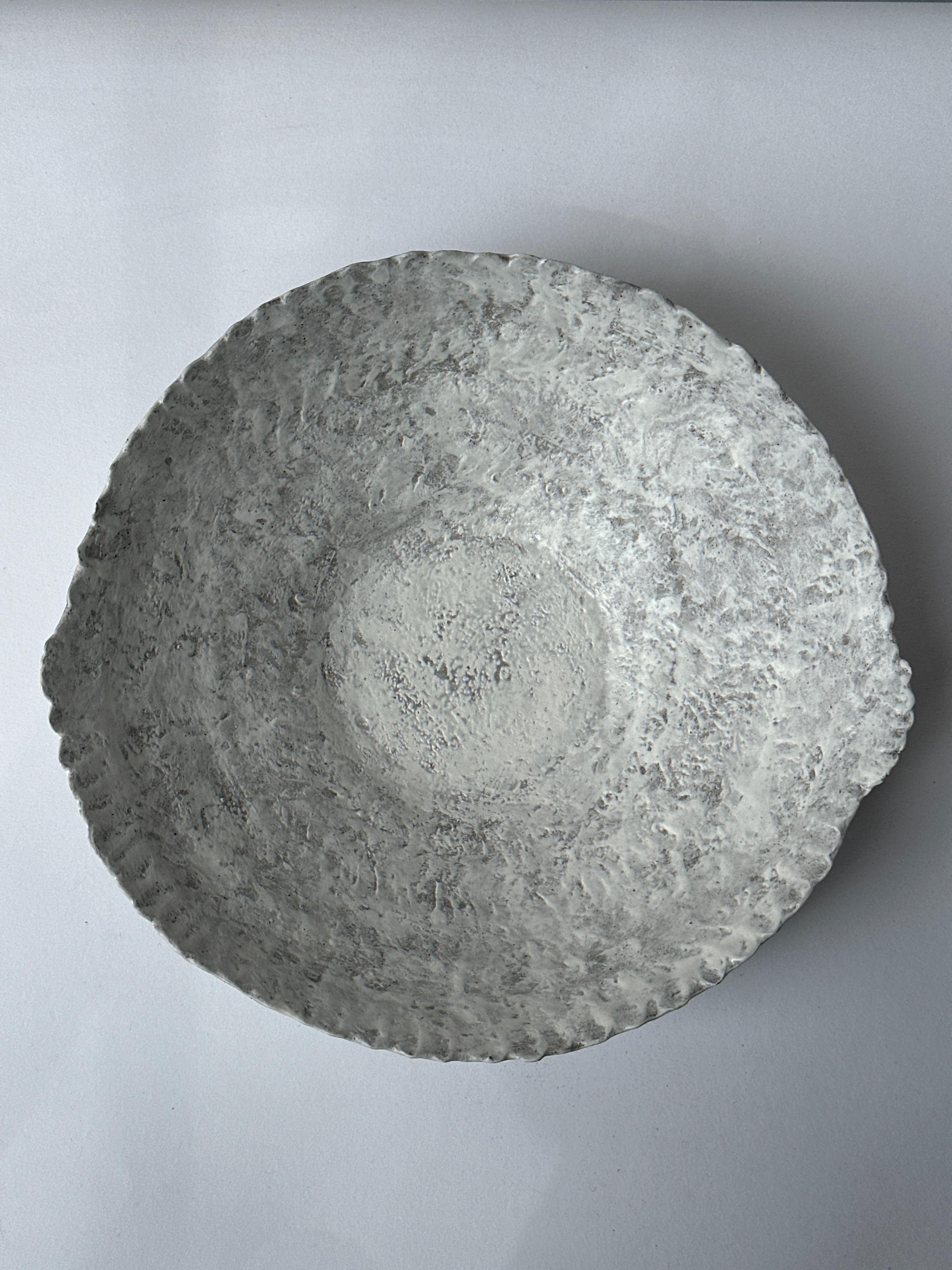 Grey Stoneware Symposio Bowl by Elena Vasilantonaki In New Condition For Sale In Geneve, CH