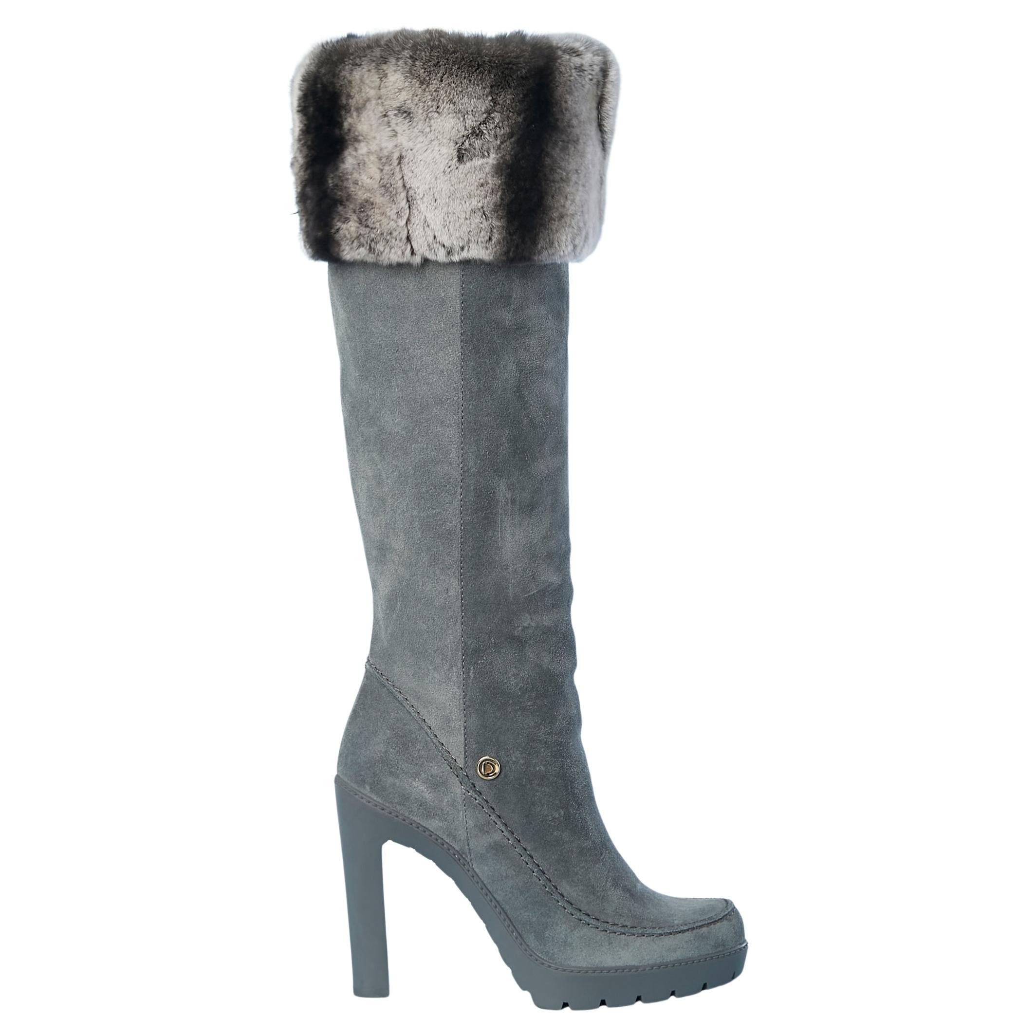 Bottes en daim gris avec bord en fourrure sur le dessus Dior NEW  en vente