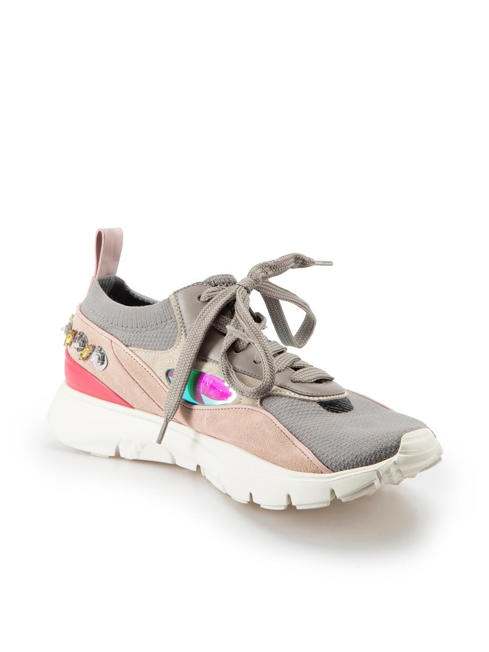 CONDITION is Very good. Minimal wear to shoes is evident. Minimal wear to the suede panels on both shoes with minor discolouration on this used Valentino designer resale item.



Details


Grey

Suede and cloth

Trainers

Knitted grey panels

Pink