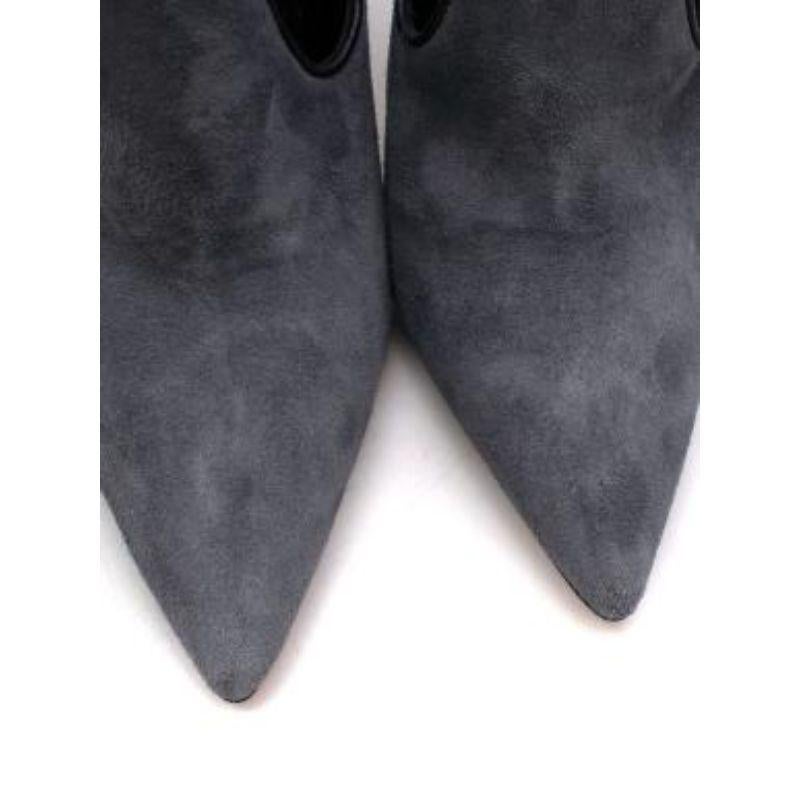 grey suede pumps In Good Condition For Sale In London, GB