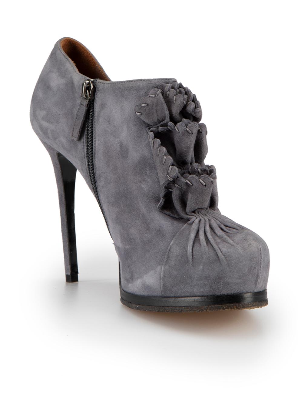 CONDITION is Good. Minor wear to shoes is evident. Light wear to right shoe left-side and both shoe heels with scuff marks on this used Tabitha Simmons designer resale item. 



Details


Grey

Suede

Ankle boots

Ruched accent with ruffles