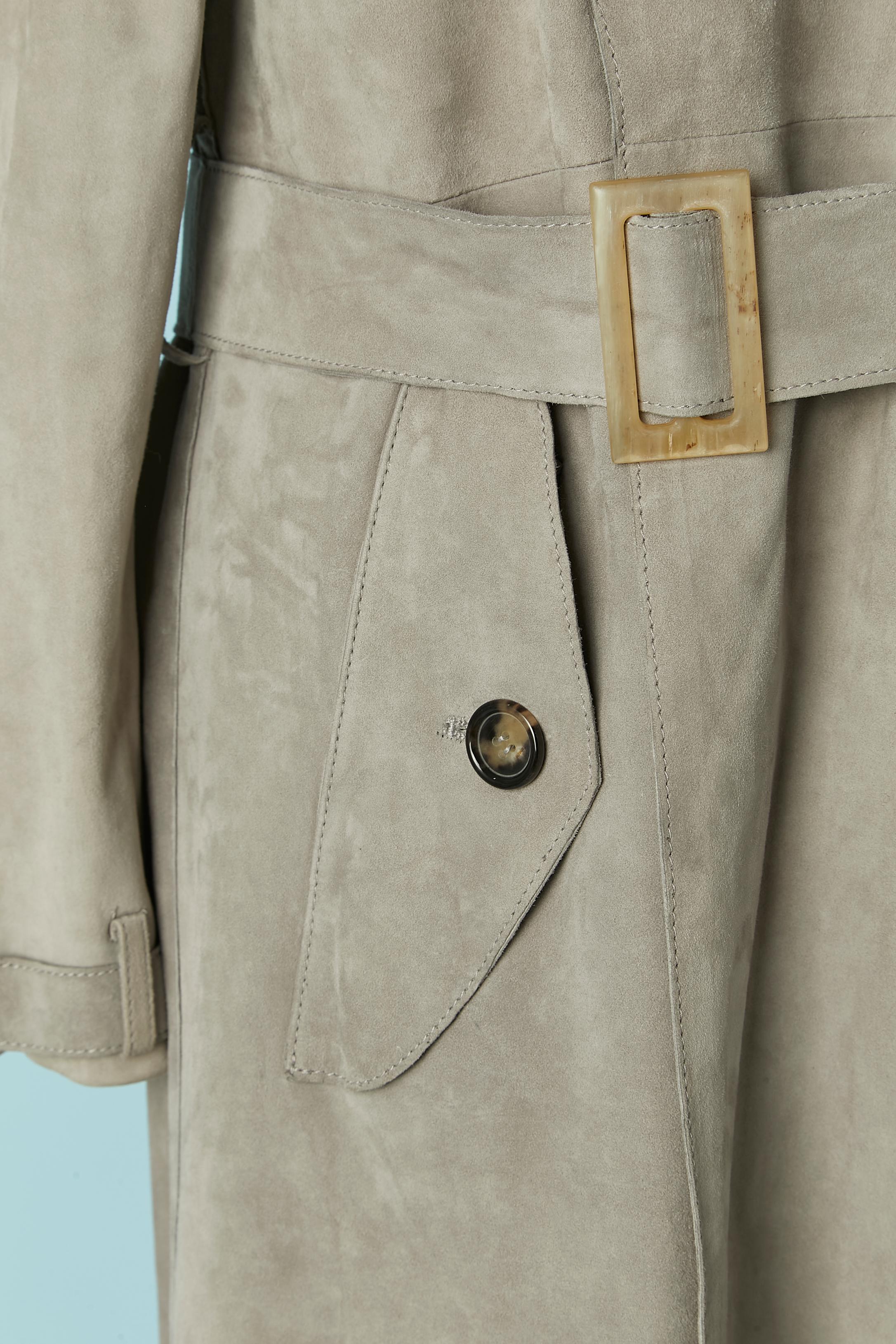 Grigio Trench in camoscio grigio con fodera in seta in vendita